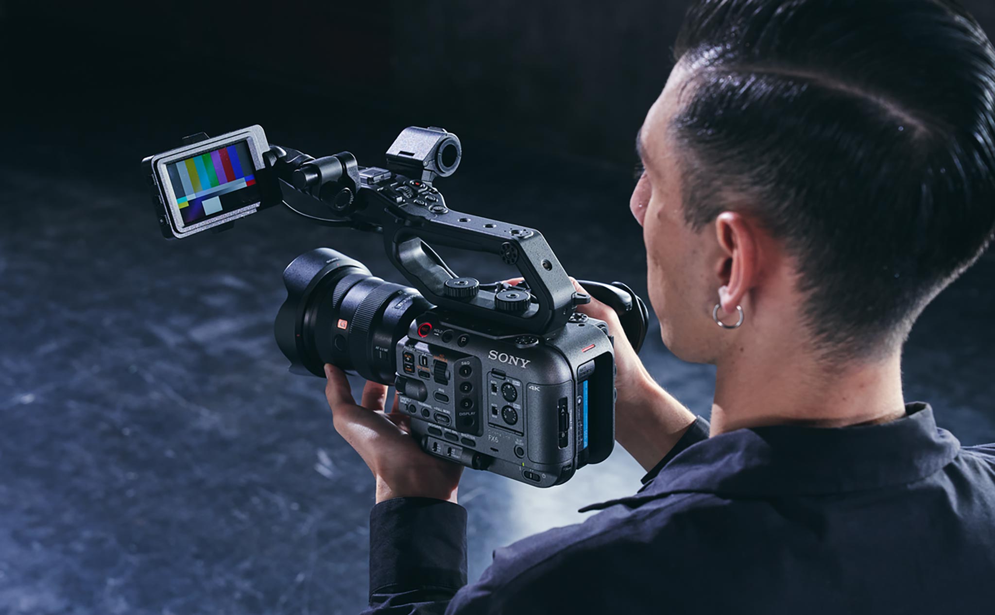 Sony ra mắt máy quay chuyên dụng FX6 cảm biến full-frame, ngàm E-mount: giá 142 triệu