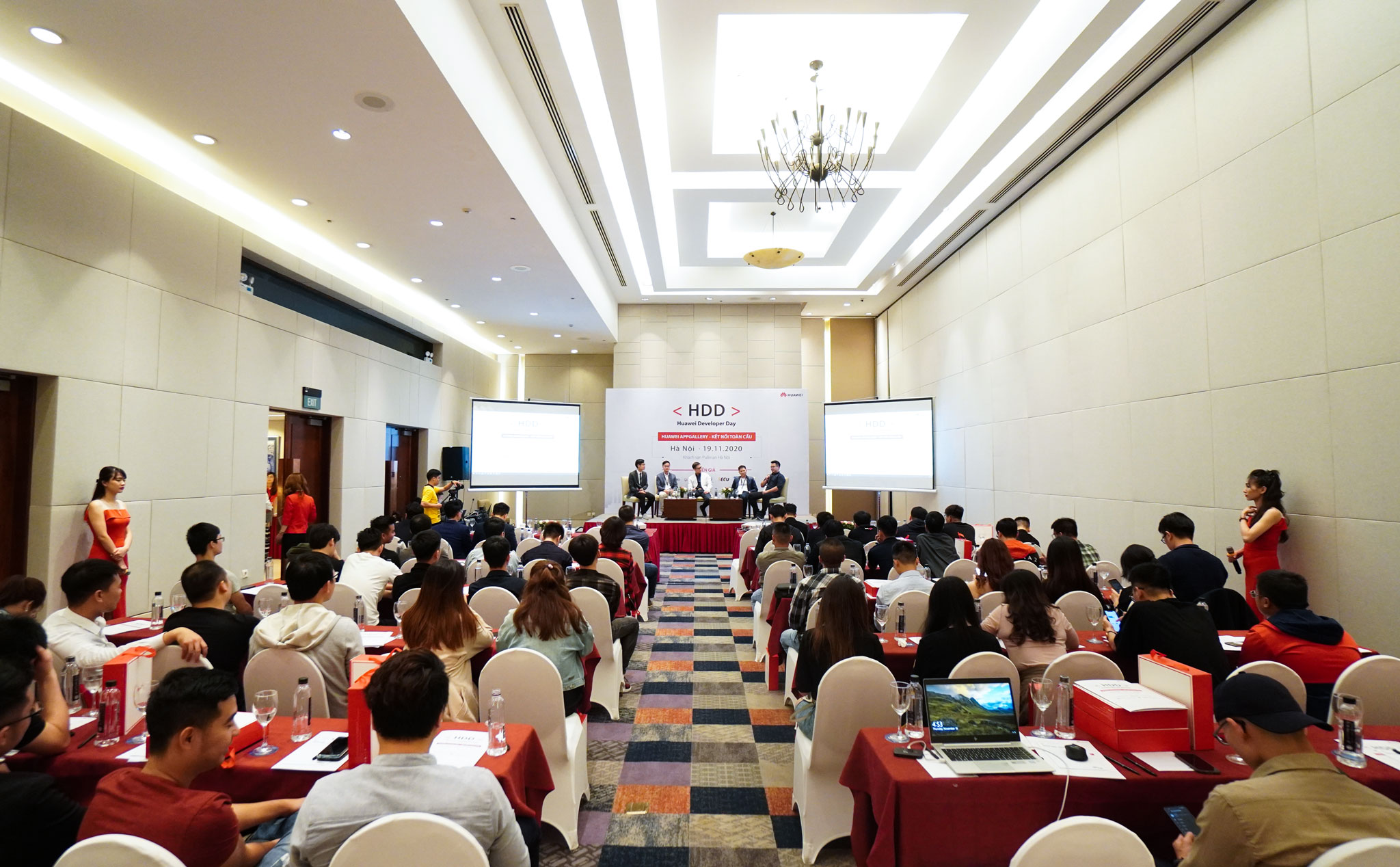 Huawei vừa tổ chức hội thảo Huawei AppGallery với sự tham gia của gần 60 nhà phát triển tại Việt...