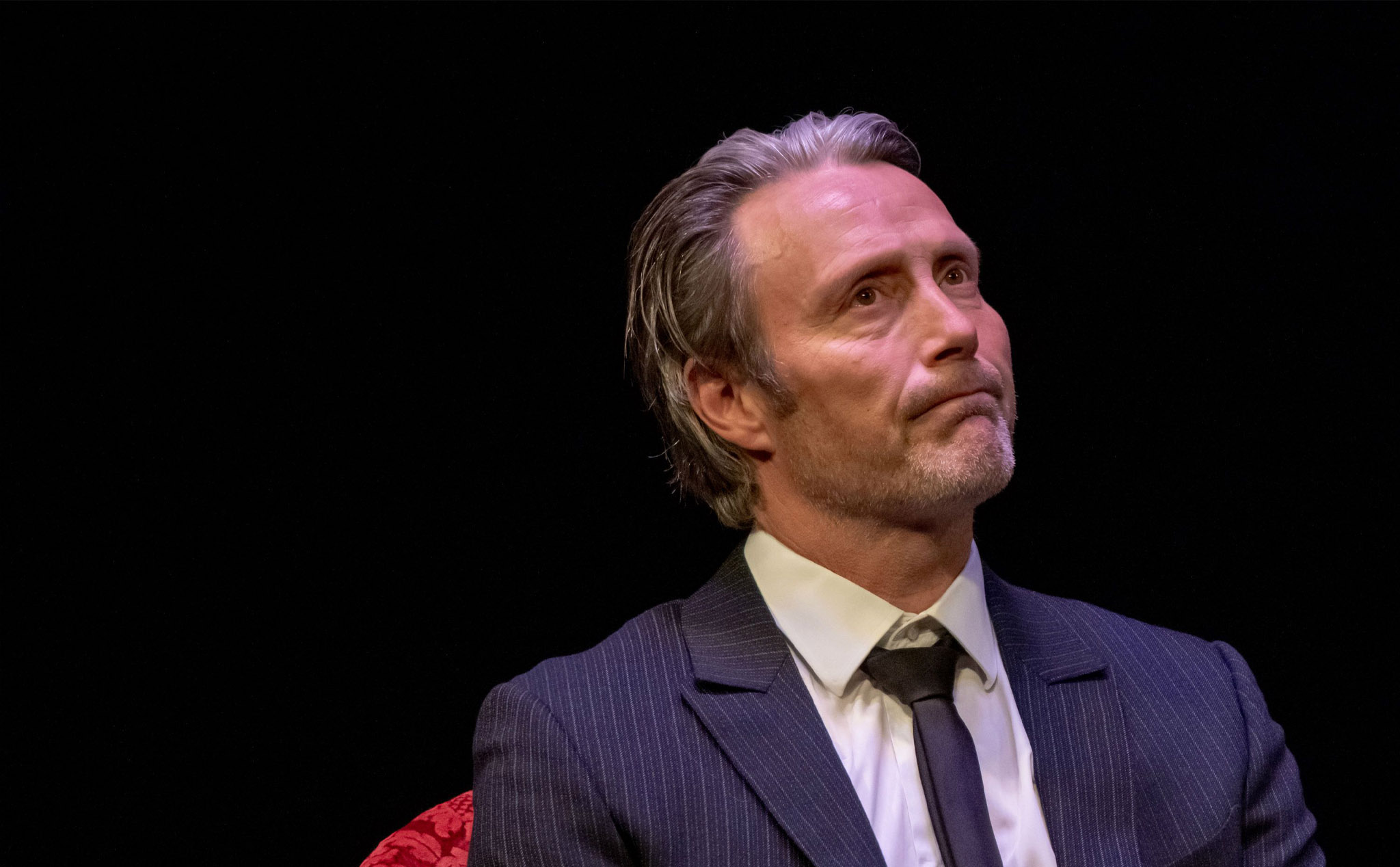 Mads Mikkelsen thay vai của Johnny Depp trong Fantastic Beasts phần 3
