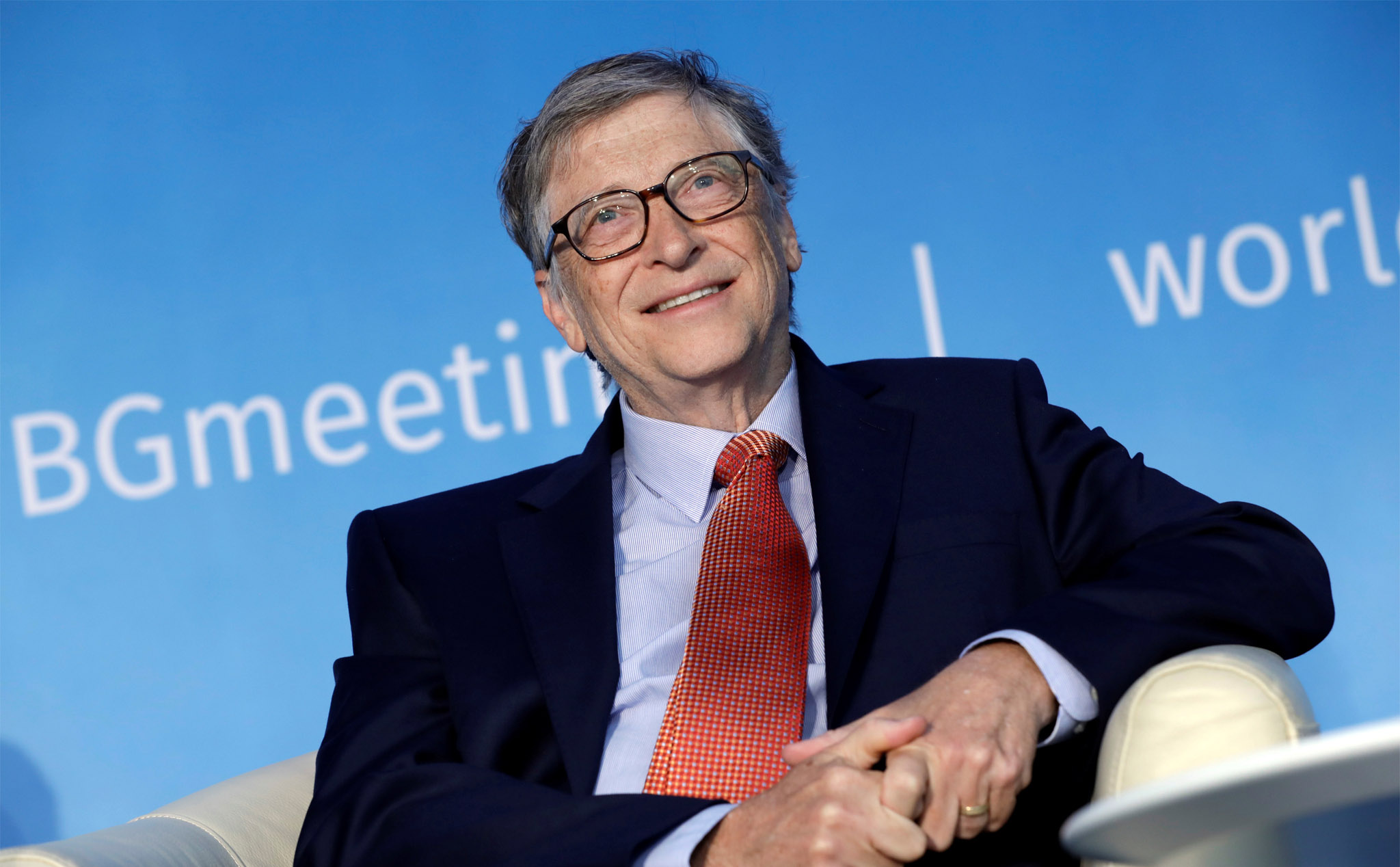 25 năm trước, Bill Gates đã dự đoán được từ smartphone, đến cả Facebook và YouTube