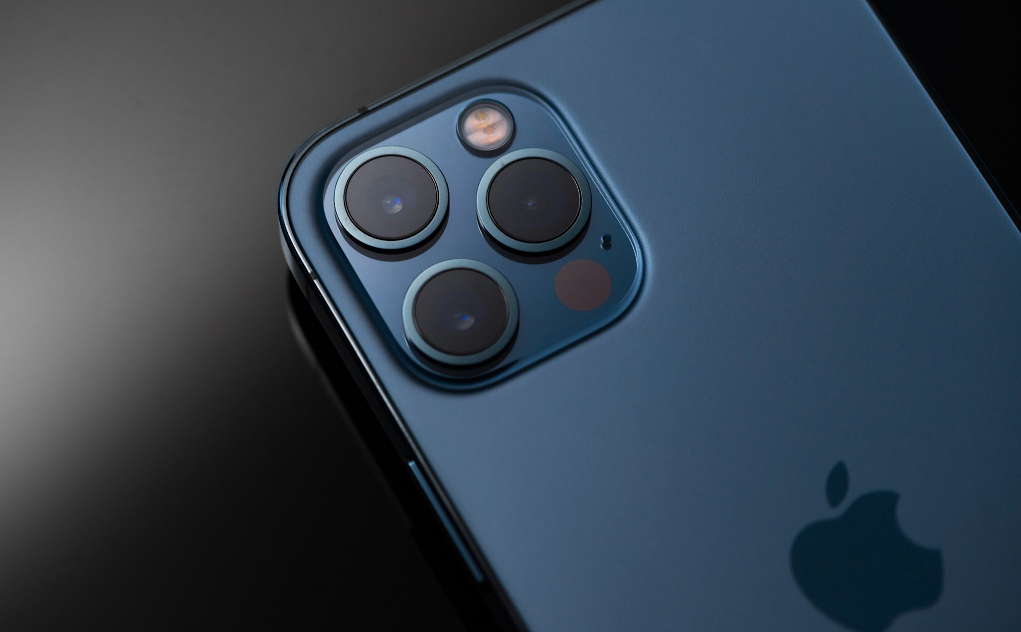 iPhone sắp tới sẽ trang bị camera zoom tàu ngầm 10x?