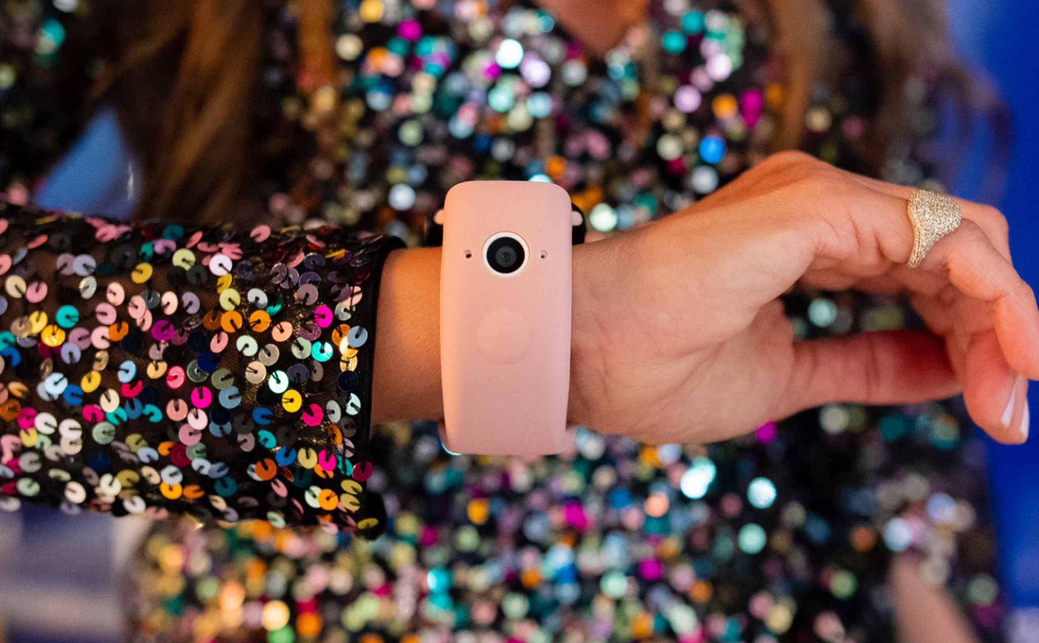 Wristcam: camera trên dây đeo Apple Watch để chụp ảnh và quay video, giá 299 USD