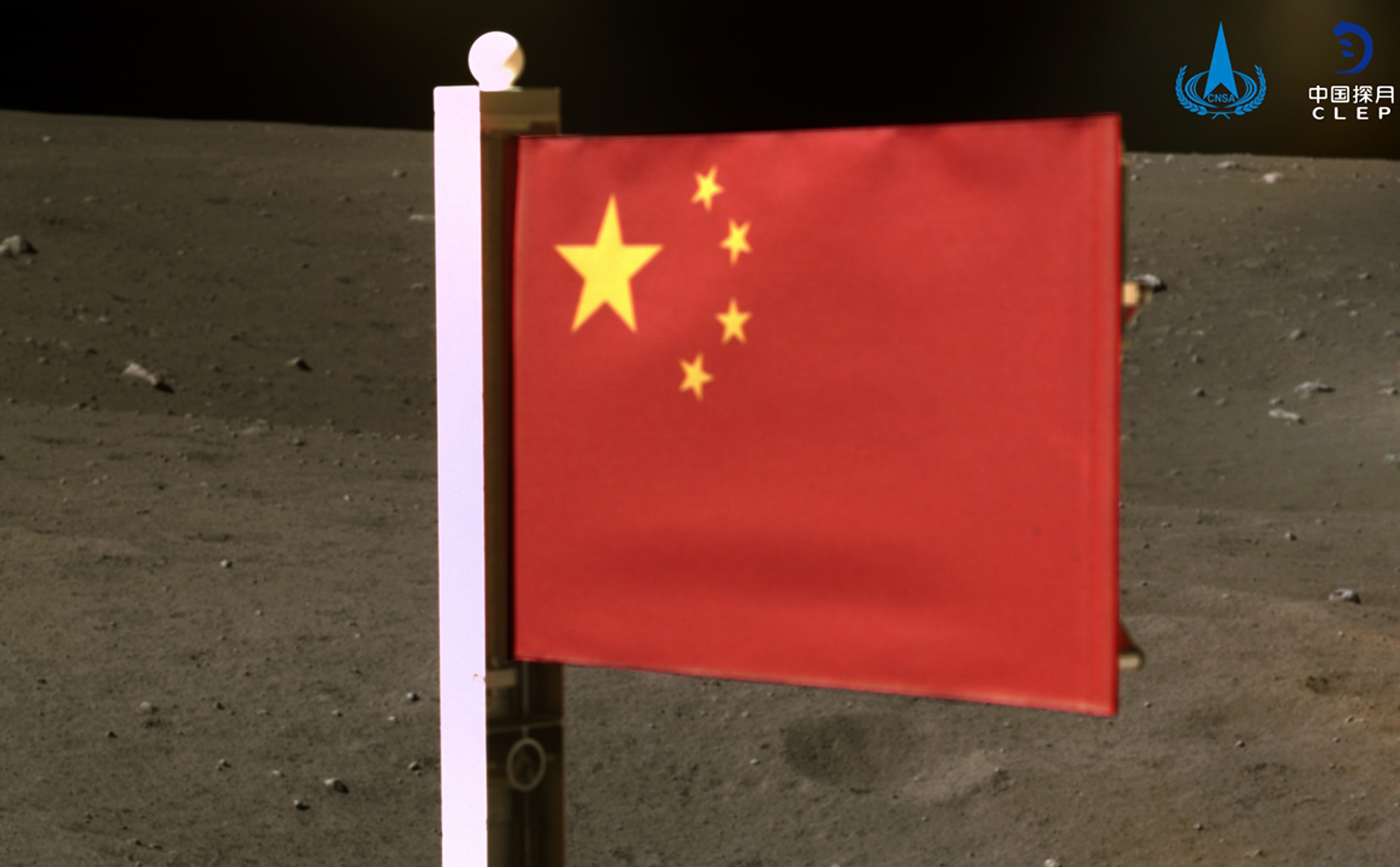 Trung Quốc trở thành quốc gia thứ 2 cắm cờ trên Mặt Trăng