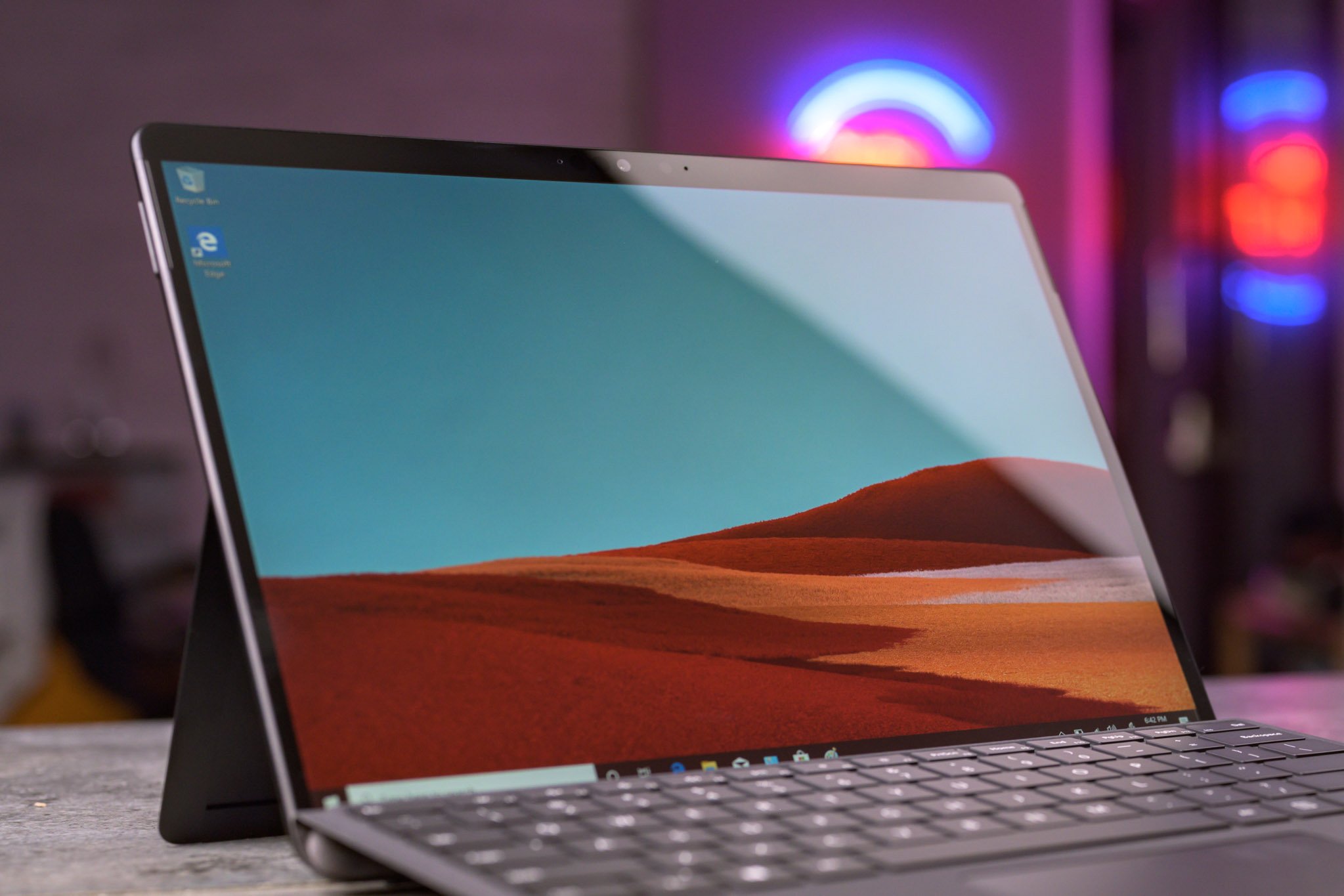 Surface Pro X đã có thể chạy được tất cả các ứng dụng Windows 10 x64
