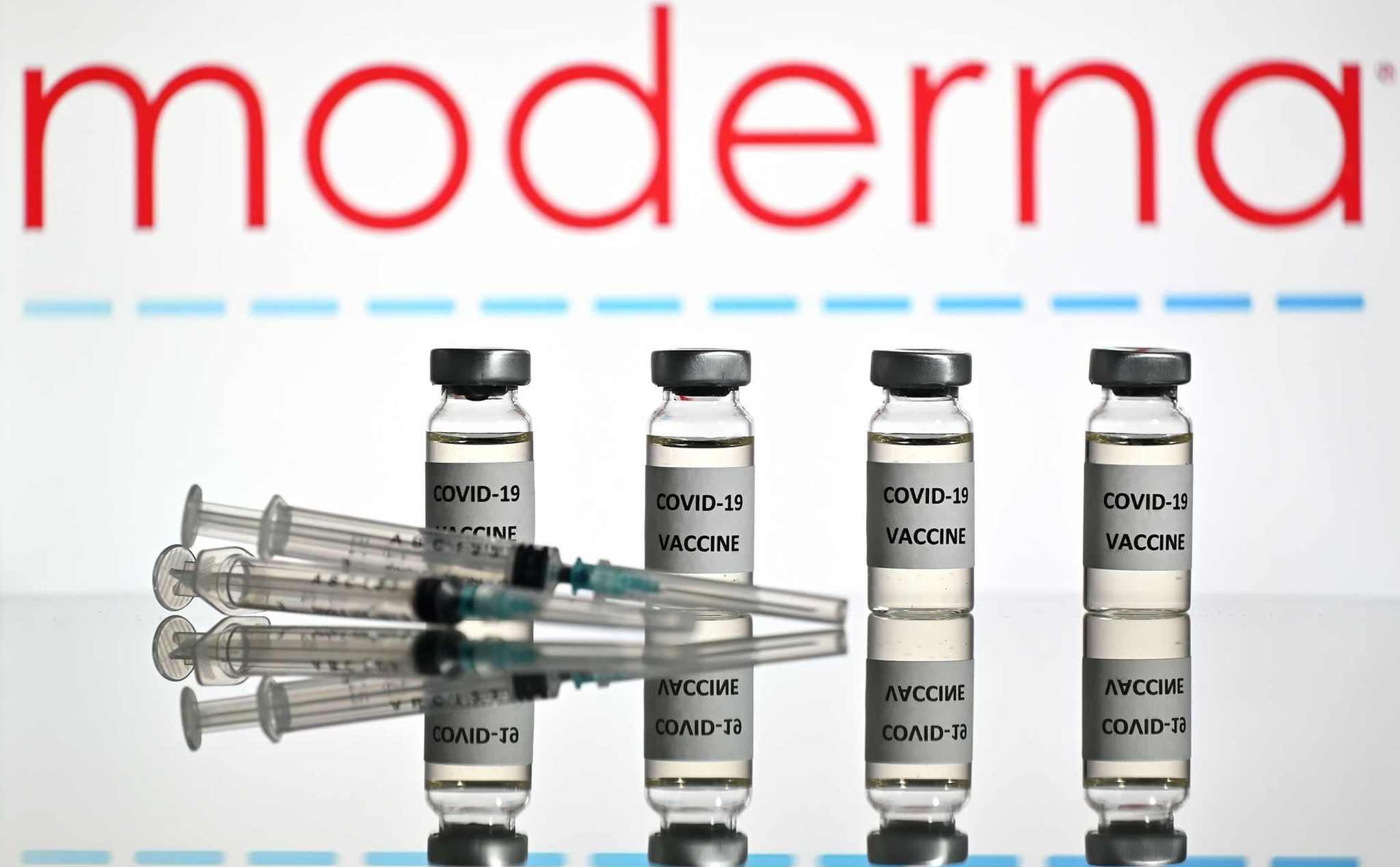 Nếu FDA phê duyệt vaccine của Moderna cuối tuần này, Mỹ sẽ có 2 loại vaccine phòng ngừa COVID-19