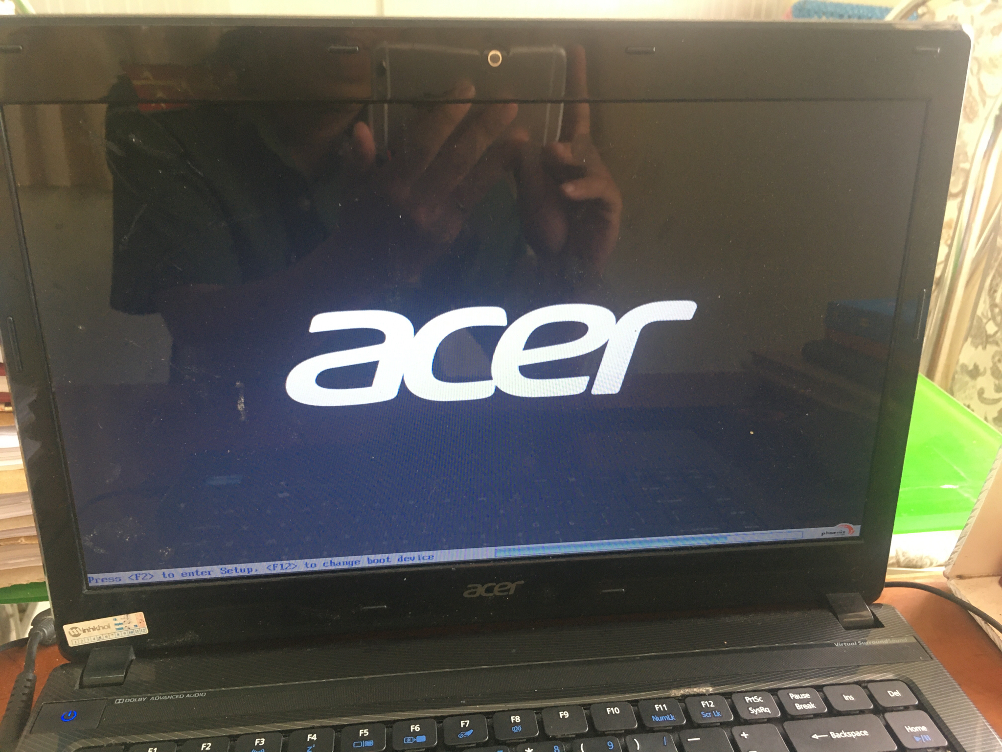 Acer chạy Win 10 sau khi cập nhật chương trình mới thì đứng như vầy, đã kiểm tra ổ cứng vẫn bình th