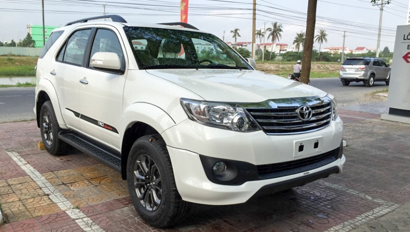 Toyota Fortuner cũ giá 12 tỷ  đắt hơn xe mới tại Việt Nam