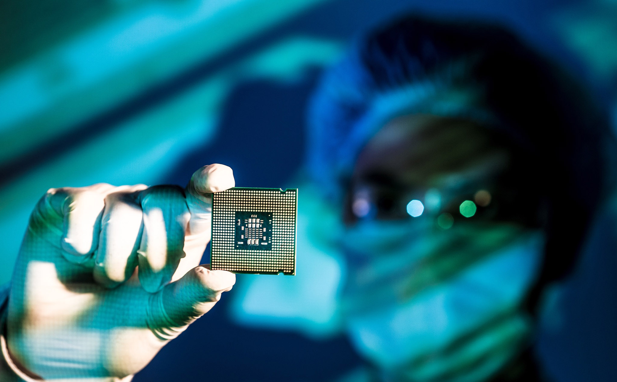 Bloomberg: Intel đang tính đến việc đặt hàng TSMC và Samsung sản xuất chip xử lý