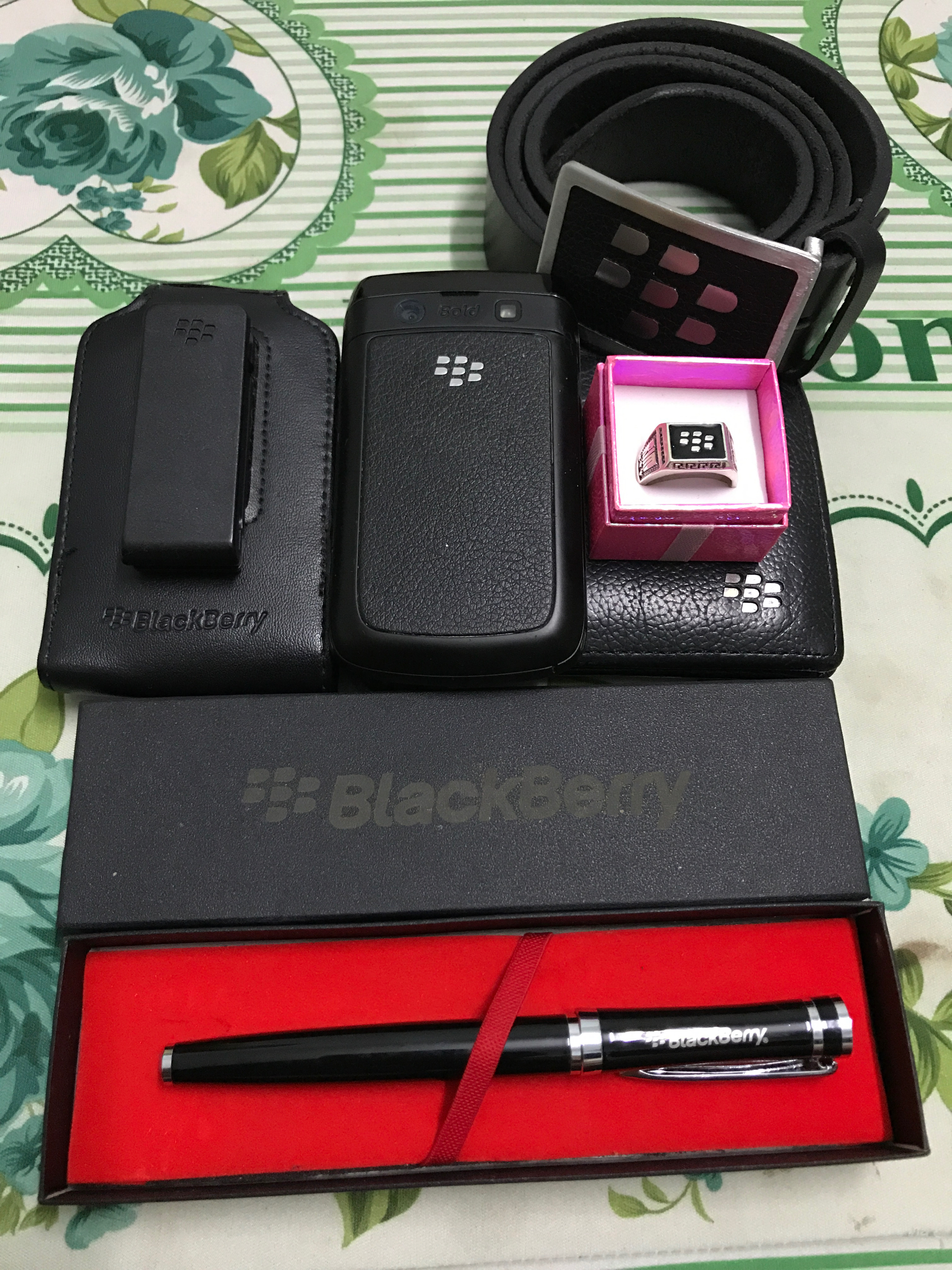 Những món có logo Blackberry mà mình còn sữ dụng ( hình chụp từ 2014)