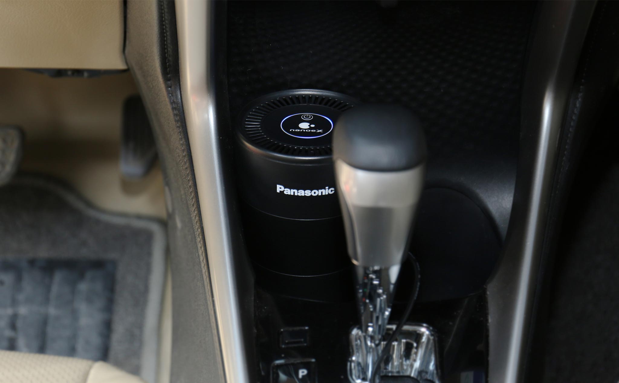 Panasonic đưa máy lọc không khí nanoe X vào trong 2000 xe Grab Premium tại Việt Nam