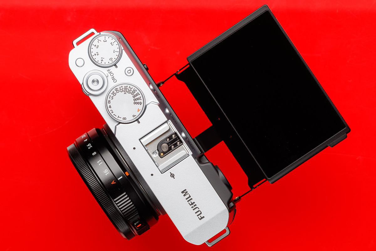 Fujifilm-X-E4-2.jpg