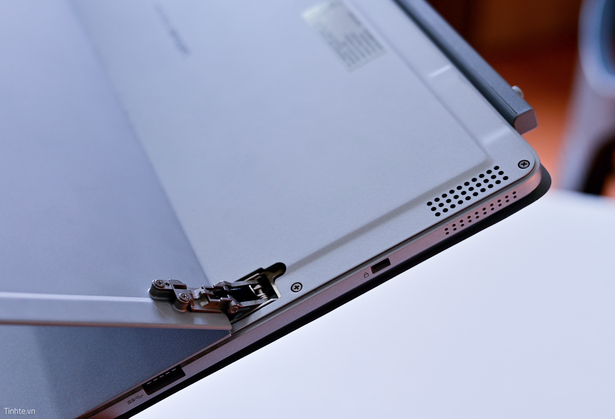 Trên tay Dell Latitude 7210: Lựa chọn hợp lý hơn iPad nhiều nếu bạn cần một  máy tính bảng làm việc