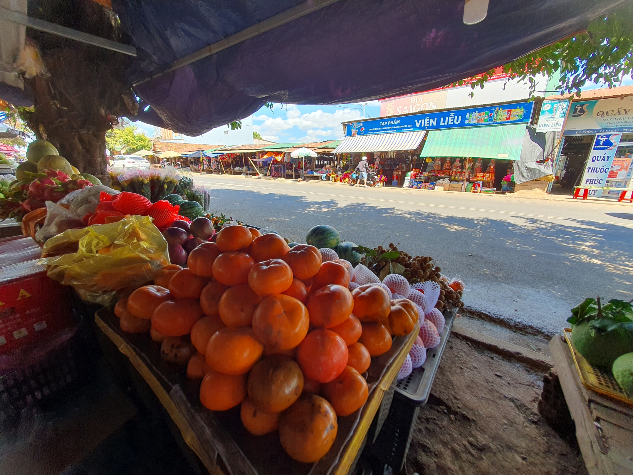 #Tet21: Chán làm trai Sài Gòn, chuyển hộ khẩu lên chợ trên núi bán hương bán hoa