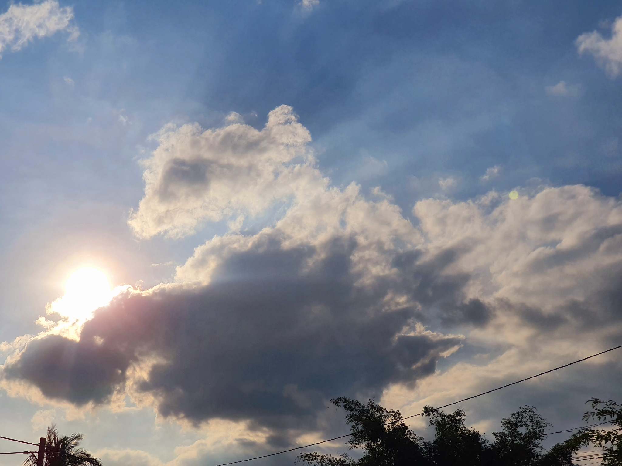 #Tet21: Ráng chiều cuối cùng của năm Canh Tý 2020, mây ghé đón mặt trời về nhà ăn Tết