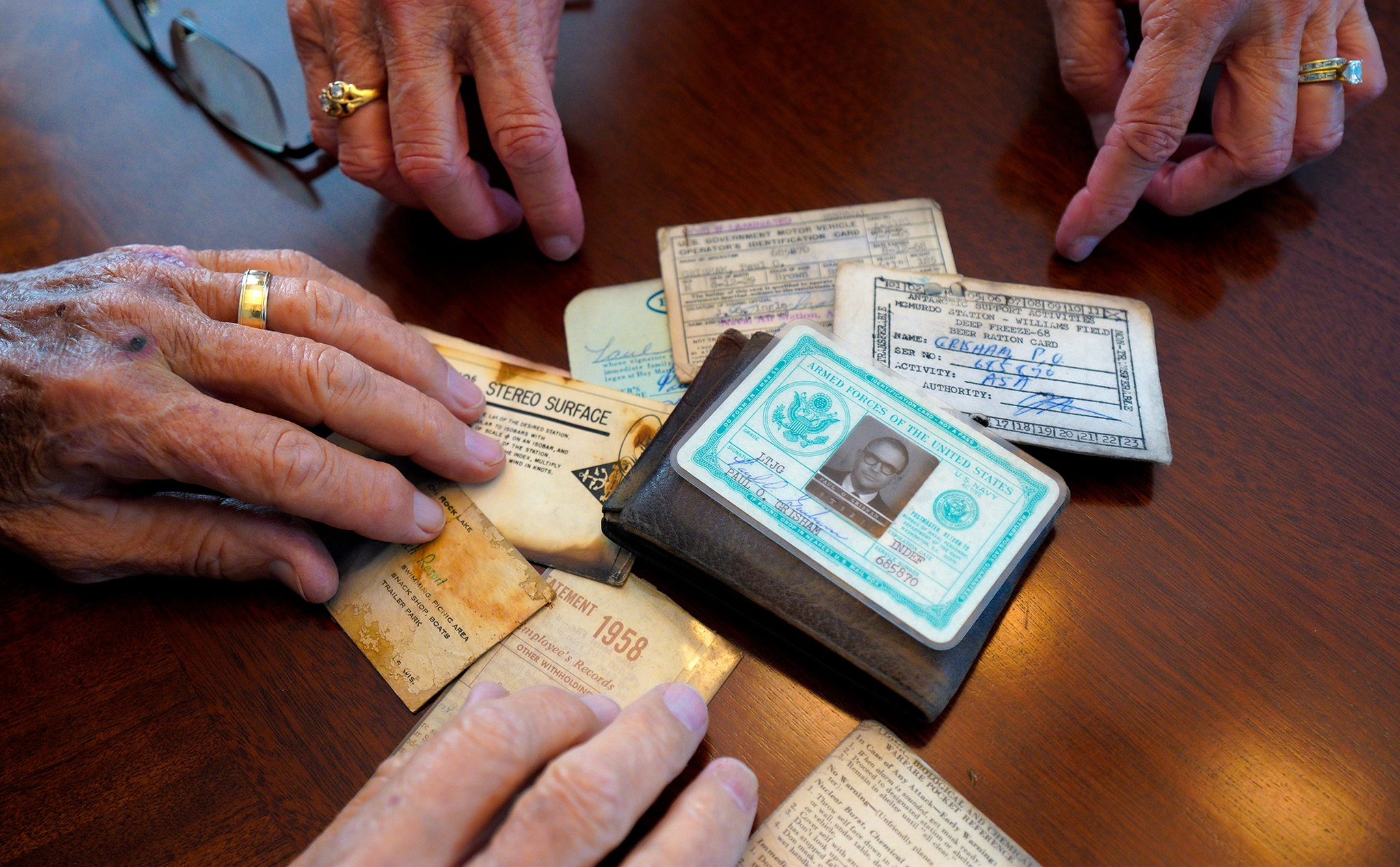 Một người đàn ông ở California rơi mất ví tại Nam Cực, 53 năm sau lấy lại được ví