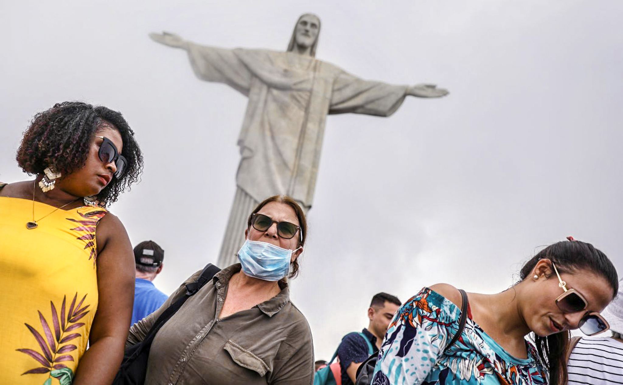 Chuyện ở Brazil: Cảnh sát điều tra việc nhân viên y tế tiêm các liều "vaccine gió" cho người dân