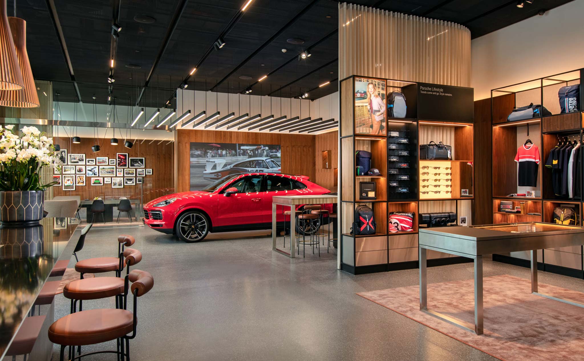 Hình ảnh Porsche Studio Hà Nội, cũng là cái thứ 2 trong khu vực Đông Nam Á