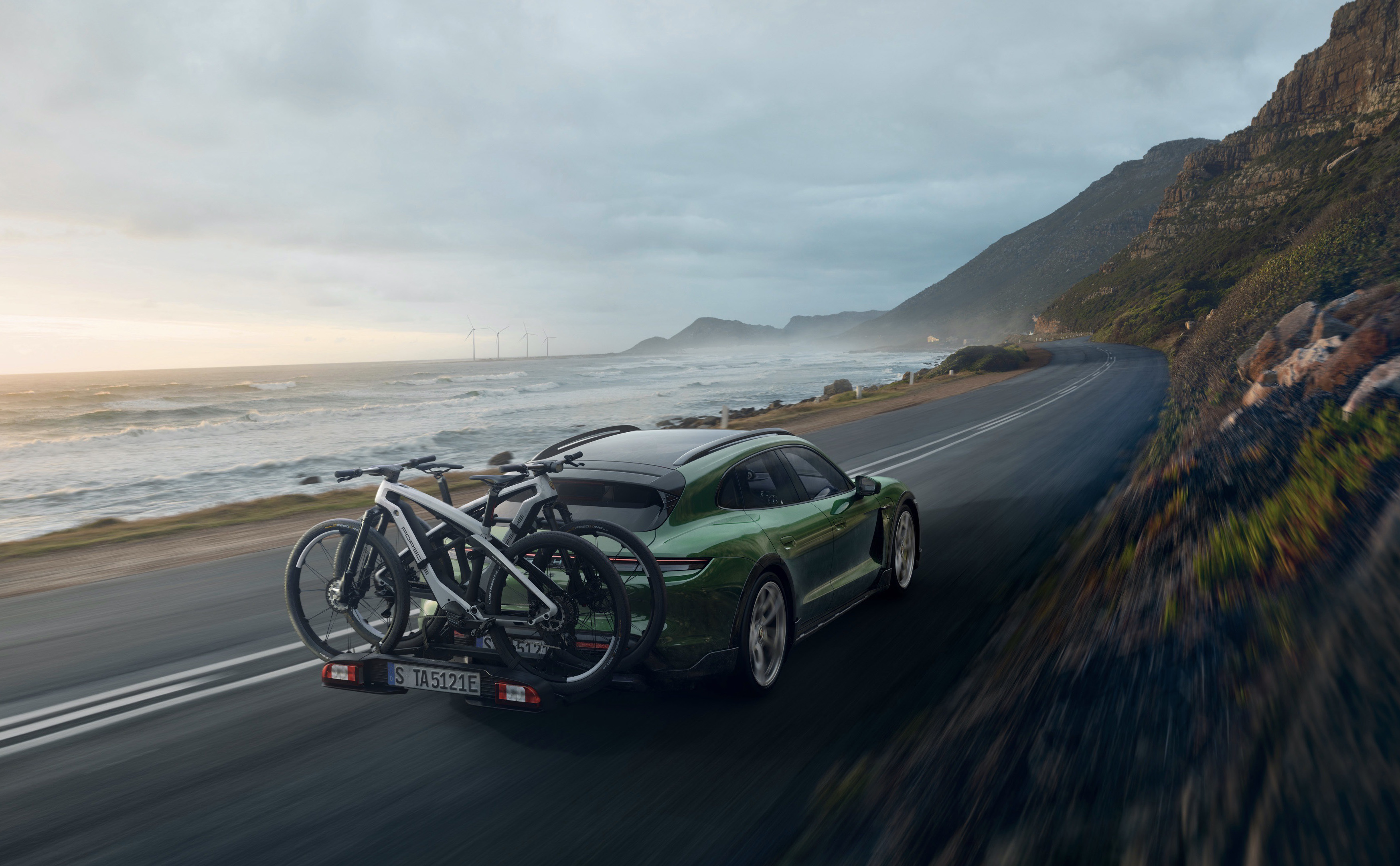 Porsche giới thiệu hai xe đạp làm từ carbon, giá 10.700 USD