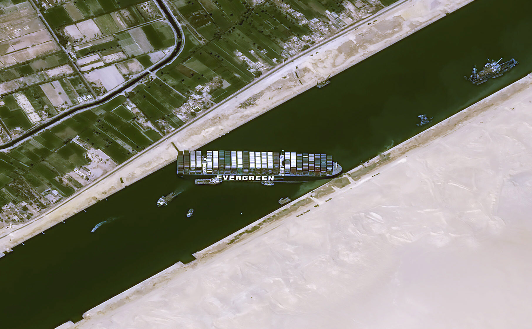 Sự cố tại kênh đào Suez càng khiến chuỗi cung ứng toàn cầu trở nên tồi tệ hơn