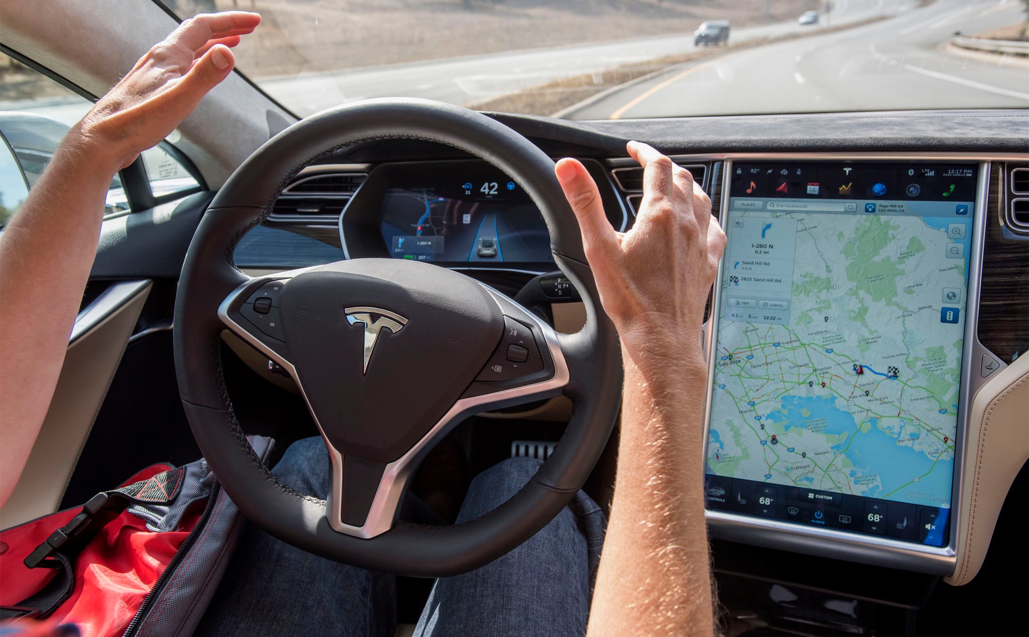 Cùng xem Tesla Autopilot chịu thua giao thông Việt Nam, xe đứng yên không thể nhúc nhích
