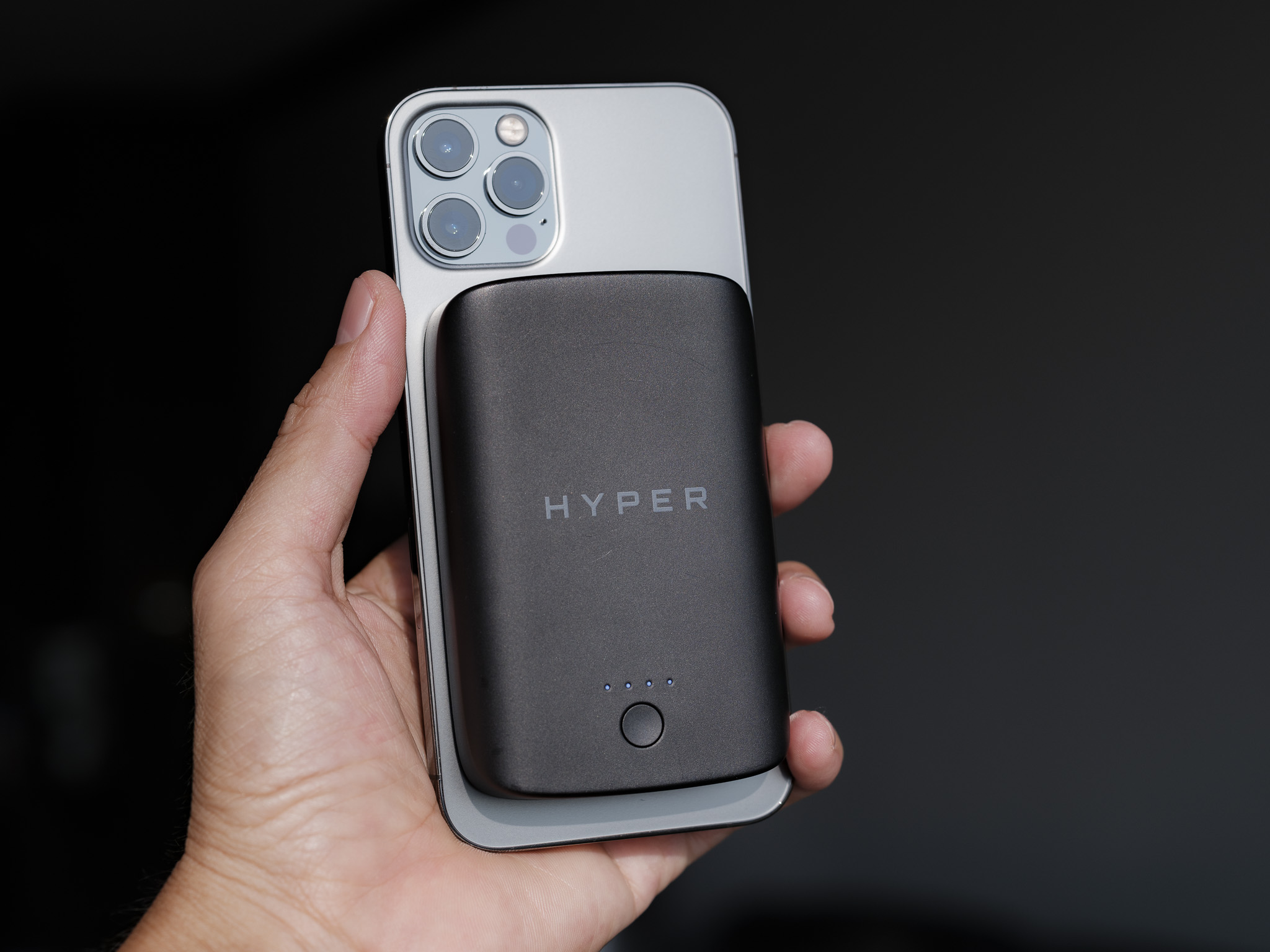 Trên tay Pin di động sạc MagSafe cho iPhone 12: Hyper Juice | Tinh tế
