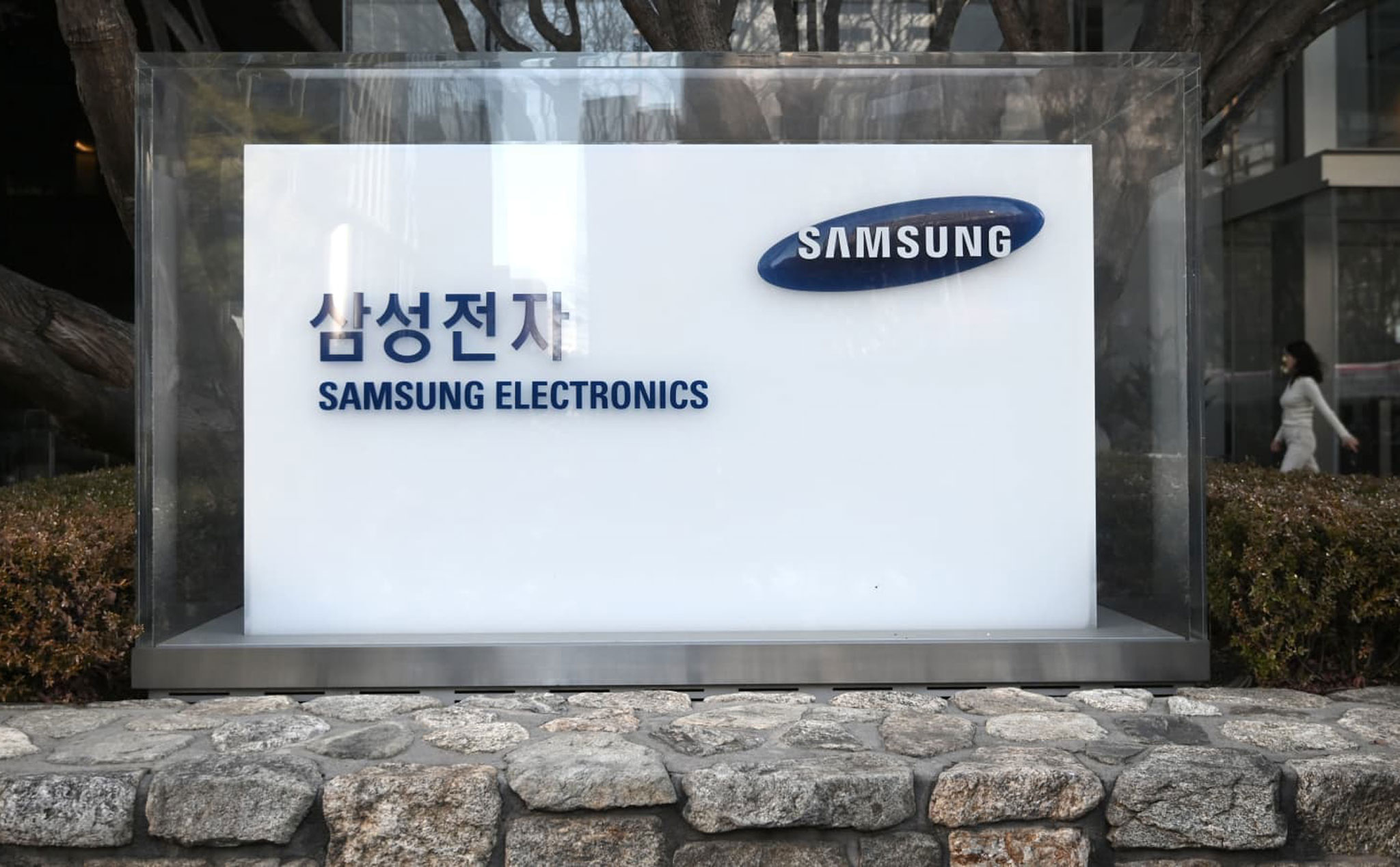 Samsung vẫn là nhà cung cấp bán dẫn lớn thứ 2 thế giới trong năm 2020, Intel đứng đầu