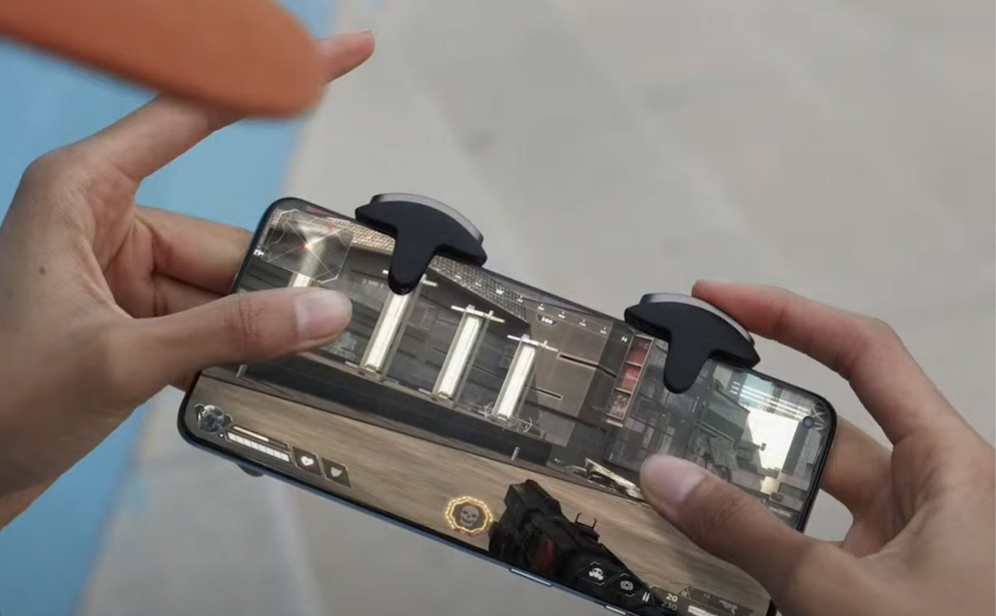 OnePlus Gaming Triggers: Đồ chơi hỗ trợ ngắm bắn cho anh em chơi PUBG và CoD Mobile, 15 USD một cặp