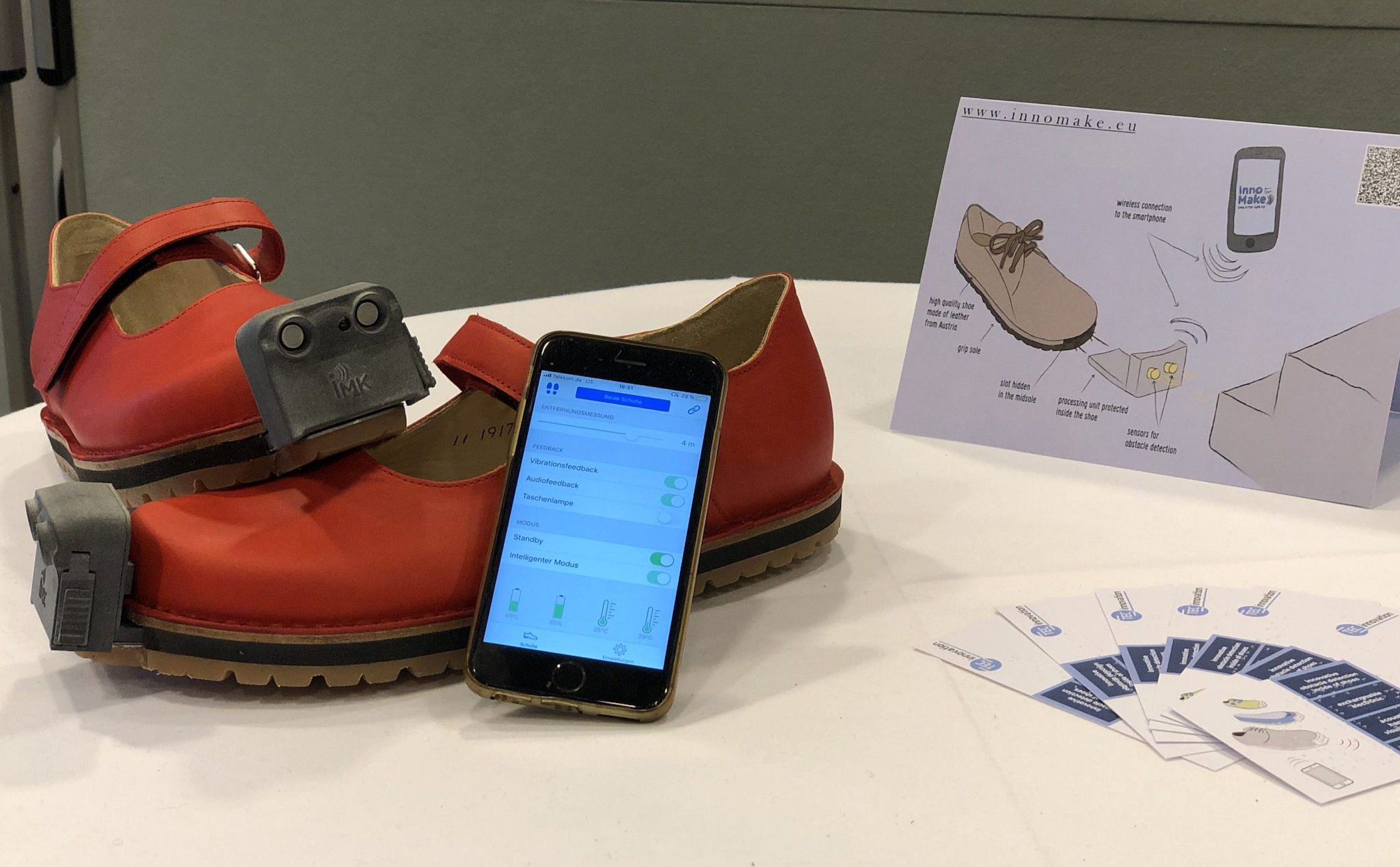 Giày tích hợp AI dành cho người khiếm thị
