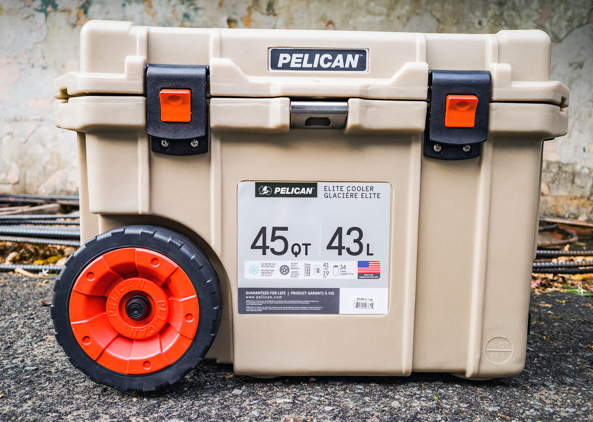 Trên tay thùng giữ lạnh Pelican 45QT: Giữ đá lạnh 10 ngày, có bánh xe kéo, chất lượng cao...