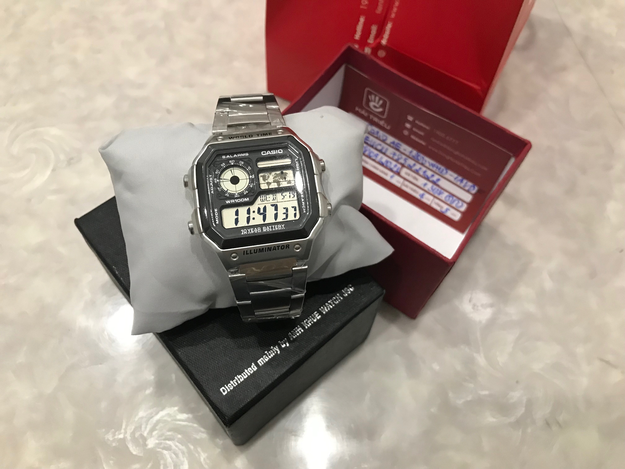 Trên bàn Chiếc đồng hồ người ta nói bán chạy nhất Việt Nam Casio AE-1200WHD-1AVDF
