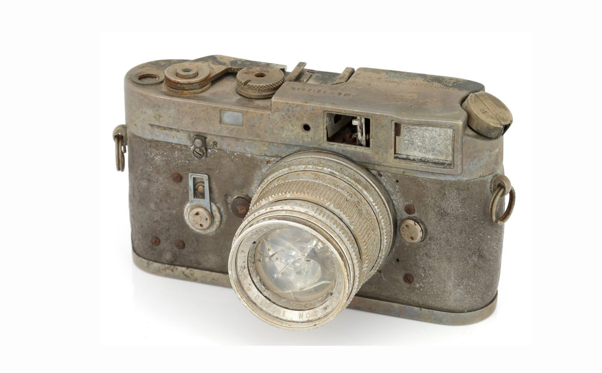 Đấu giá chiếc Leica M4 bị cháy hoàn toàn, có người mua với giá 2000 USD
