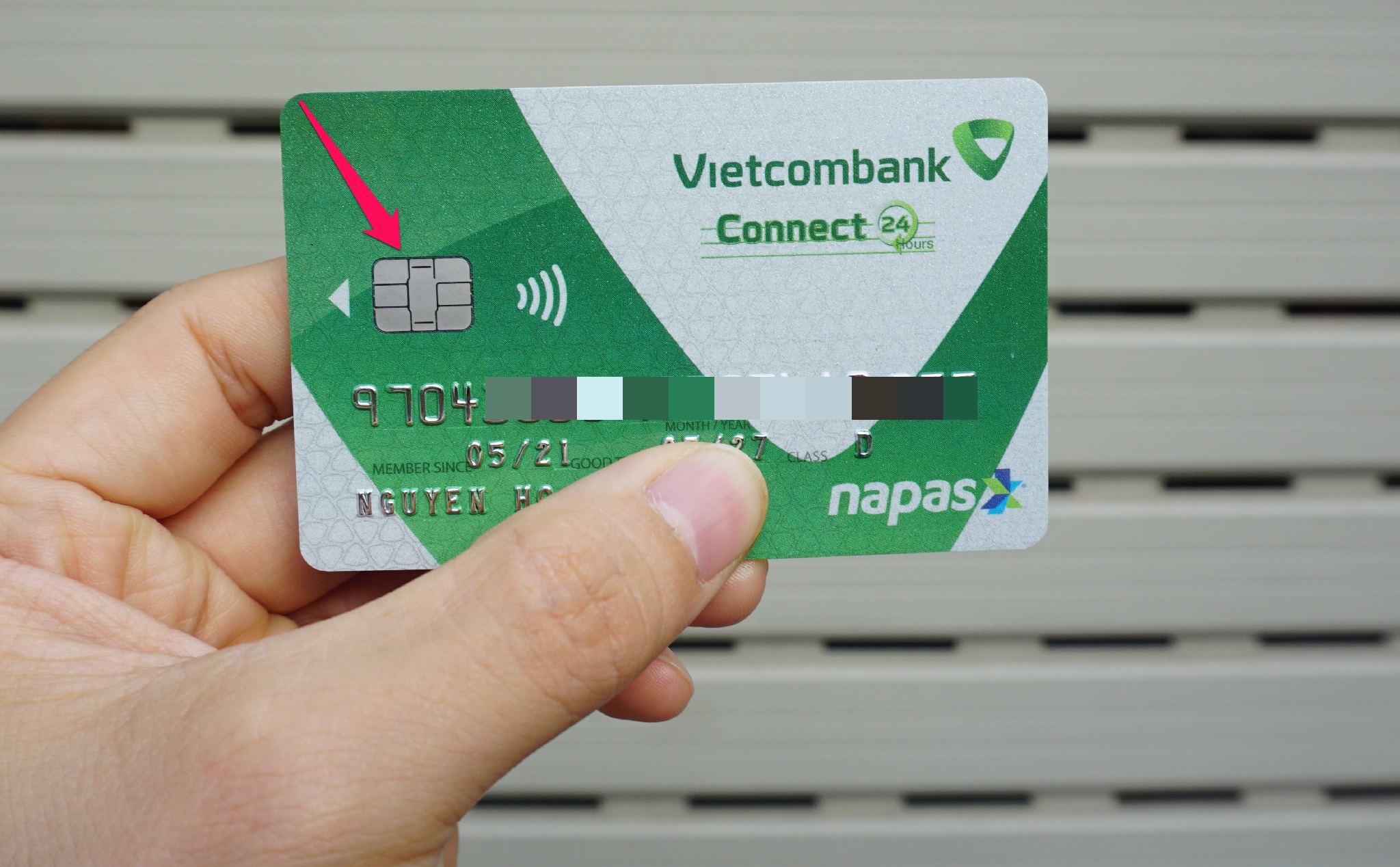 Trên tay thẻ ATM VCB gắn chip contactless | Tinh tế