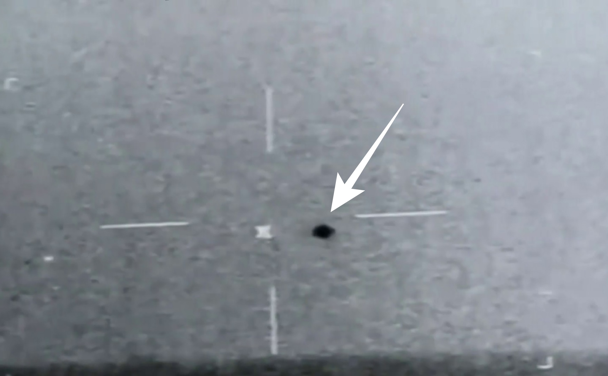 [Video] Cảnh tượng UFO hình cầu "trêu" tàu chiến Mỹ rồi lặn mất tăm