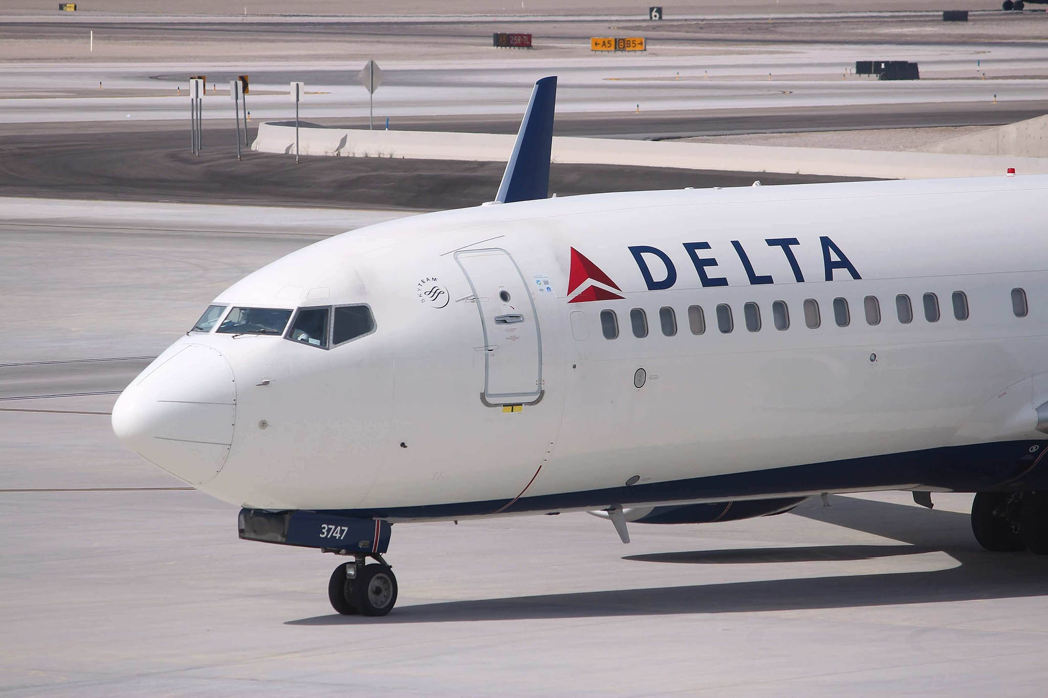 Delta Boeing 737.jpg