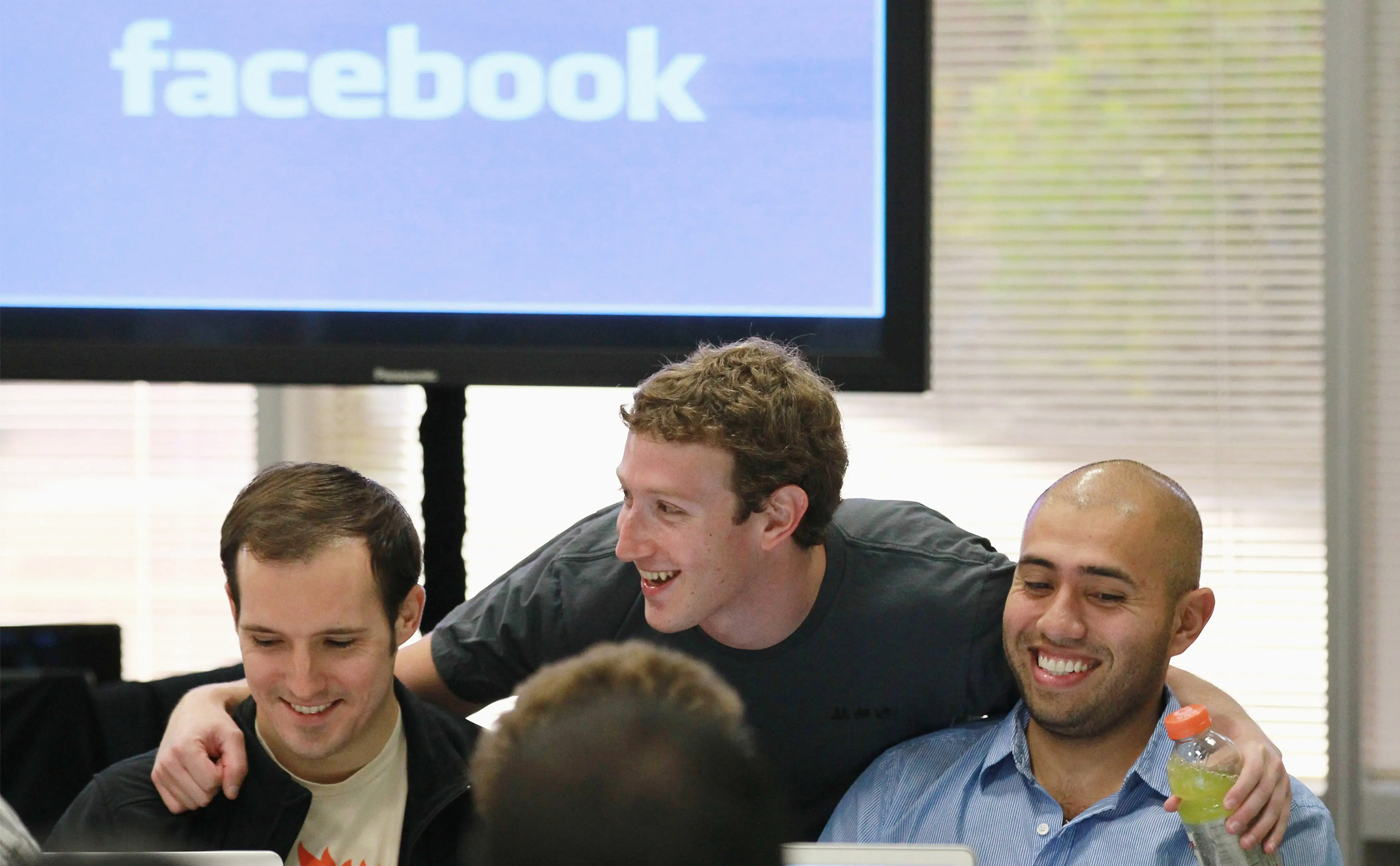Mark Zuckerberg sẽ làm việc từ xa mà không đến công ty trong ít nhất nửa năm tới