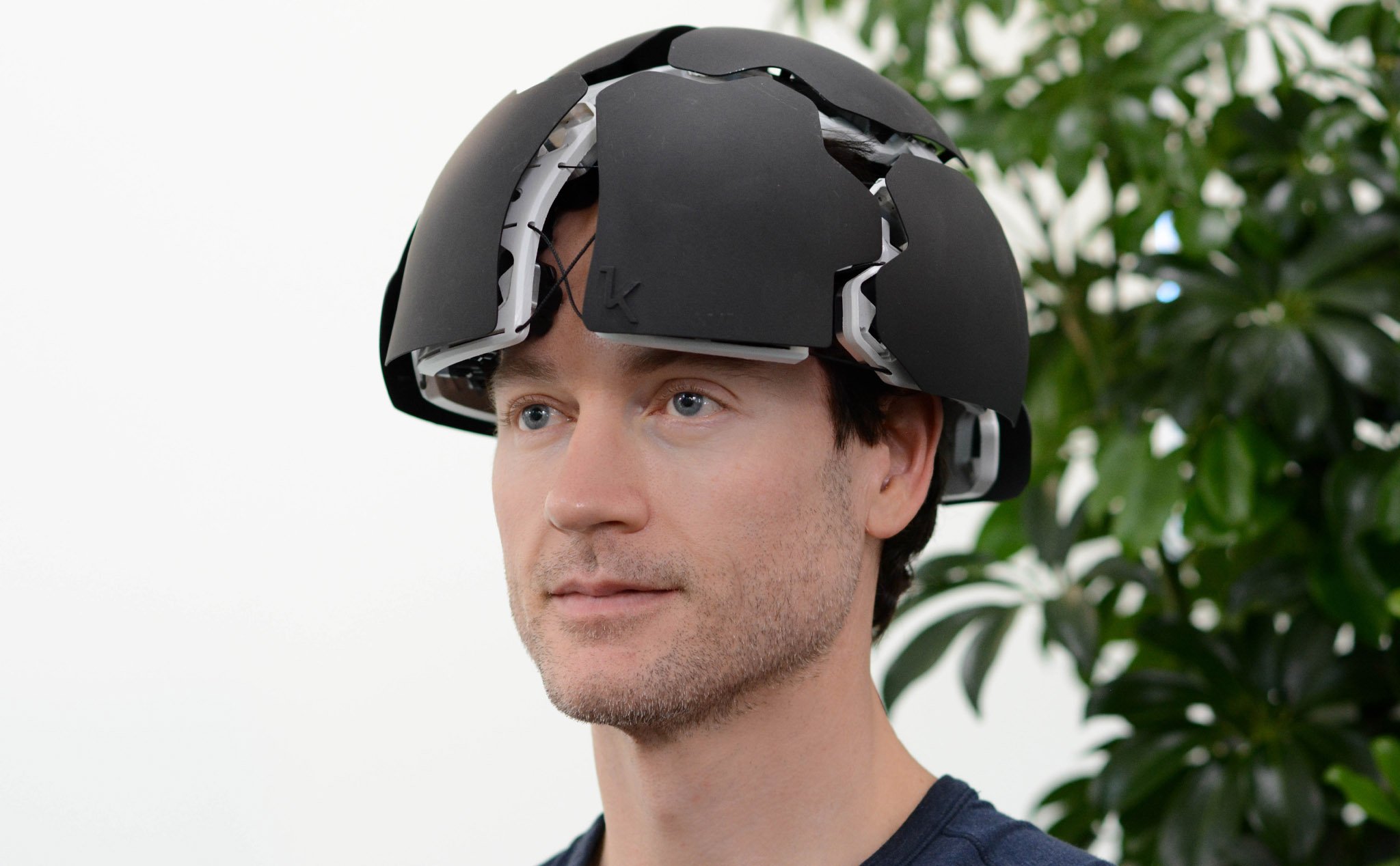 Đây là Kernel Flux, mũ đọc ý nghĩ và sóng não, bán với giá 50.000 USD