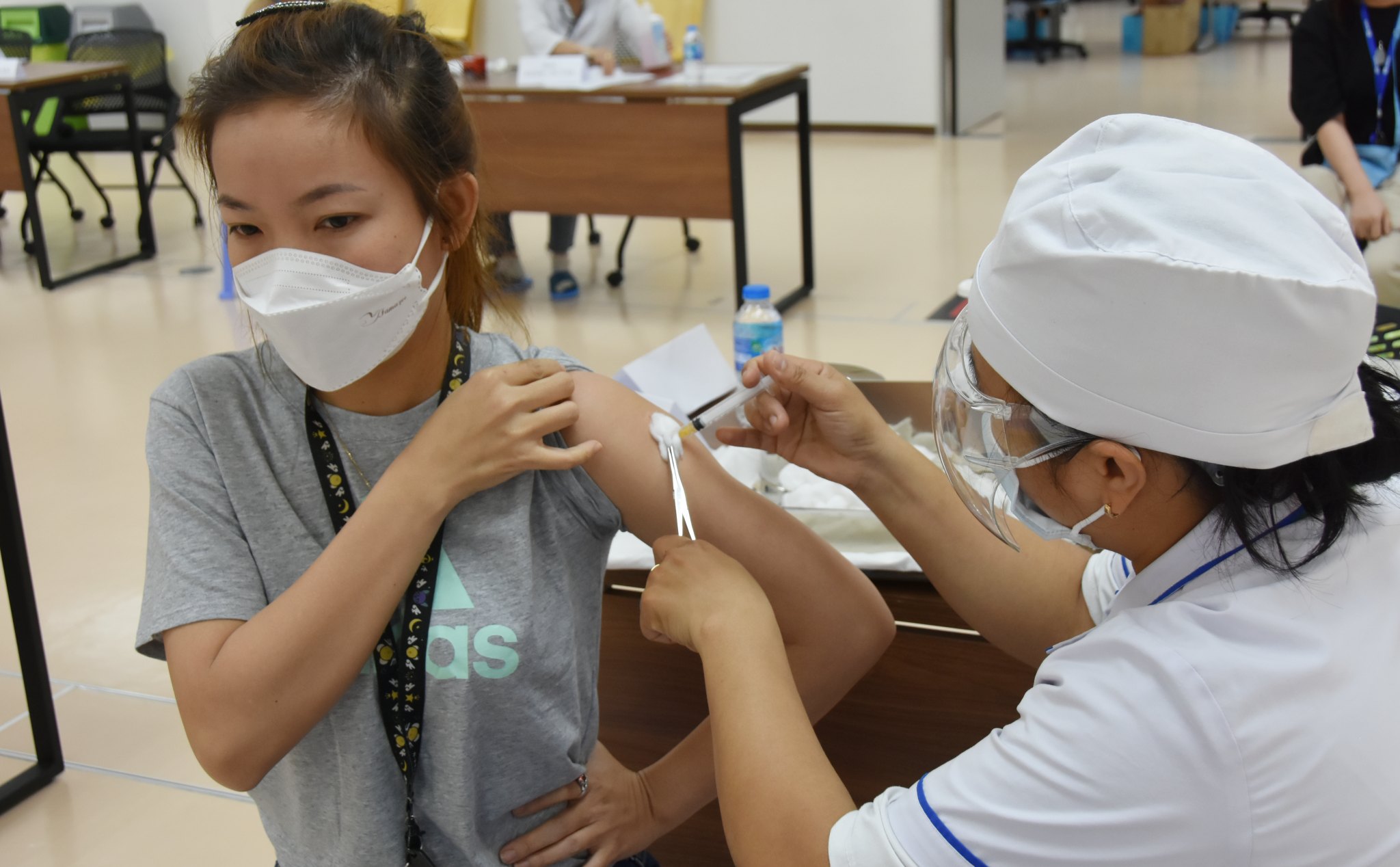 Đại dịch 19/6: Tp. HCM bắt đầu tiêm diện rộng; Ngày mai sẽ nhận 500 nghìn liều vaccine Sinopharm