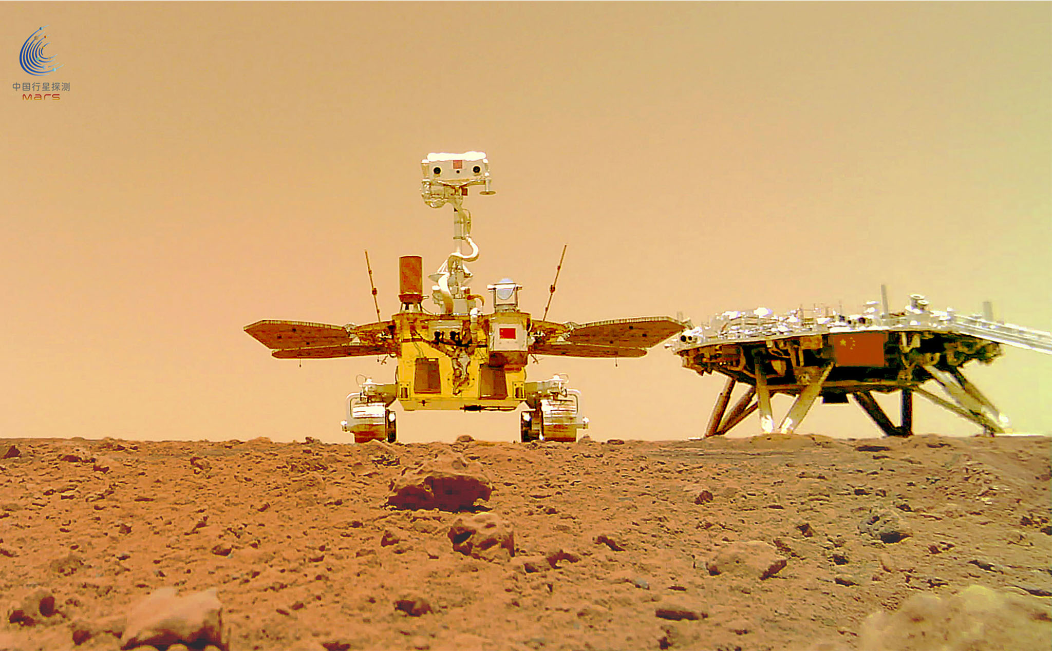 Trung Quốc công bố video ghi lại "dấu vết" đầu tiên của rover Zhurong trên sao Hoả