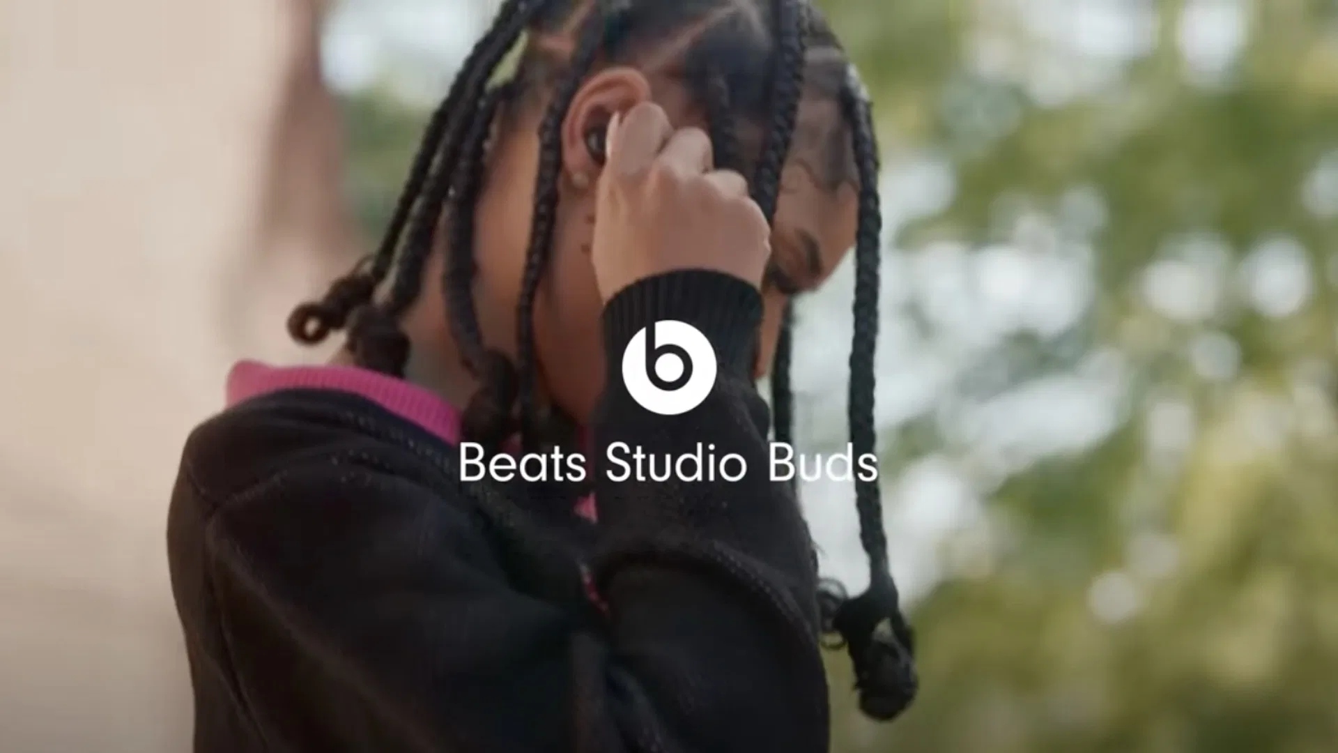 Cùng xem các video trong chiến dịch quảng bá Beats Studio Buds: It’s The Music