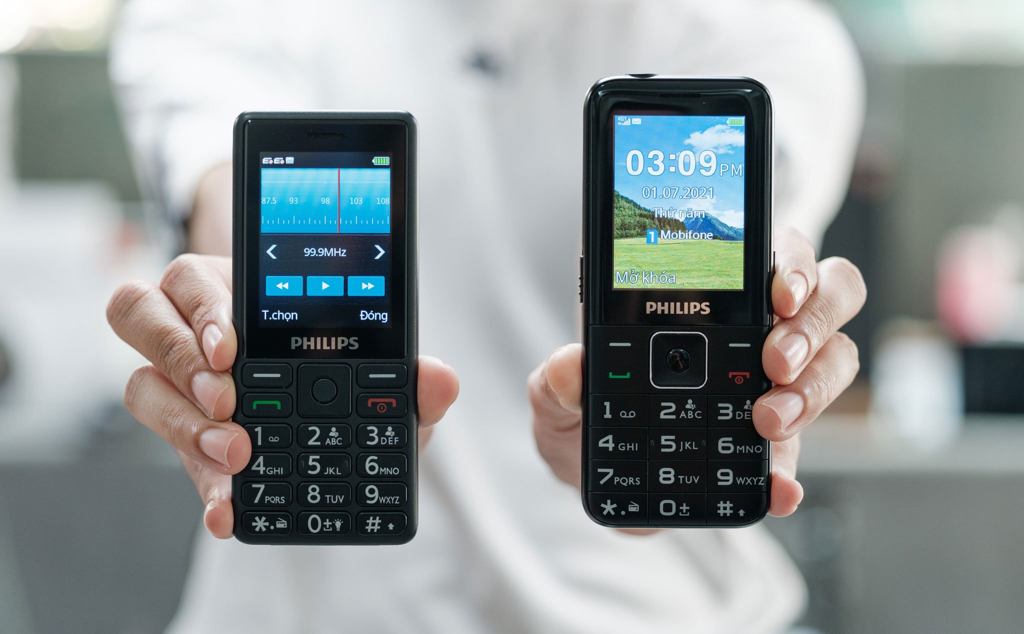 Trên tay Philips Xenium E506 & E527: điện thoại cơ bản nghe gọi qua 4G, giá từ 730.000 đồng