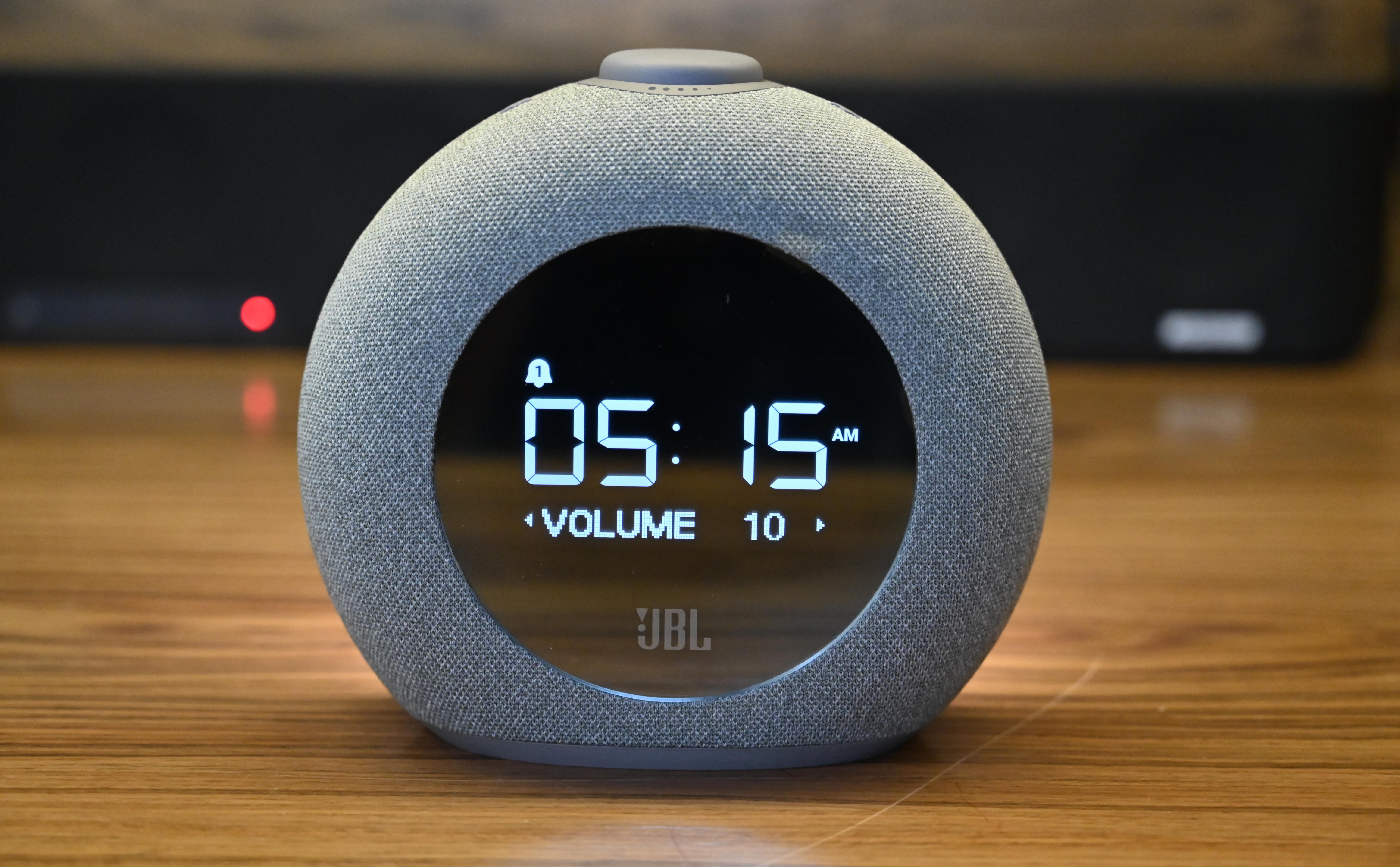 Trên tay JBL Horizon 2: đồng hồ báo thức kiêm loa Bluetooth và cả đài FM