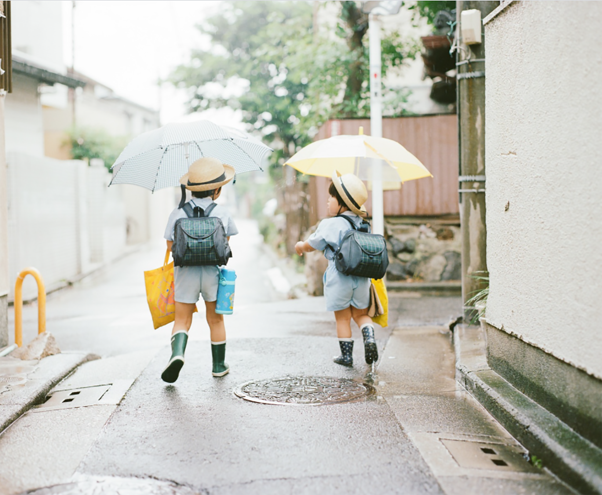 [Tuần này xem ảnh của ai?] Hideaki Hamada & những thước ảnh film trong sáng về hai cậu bé con
