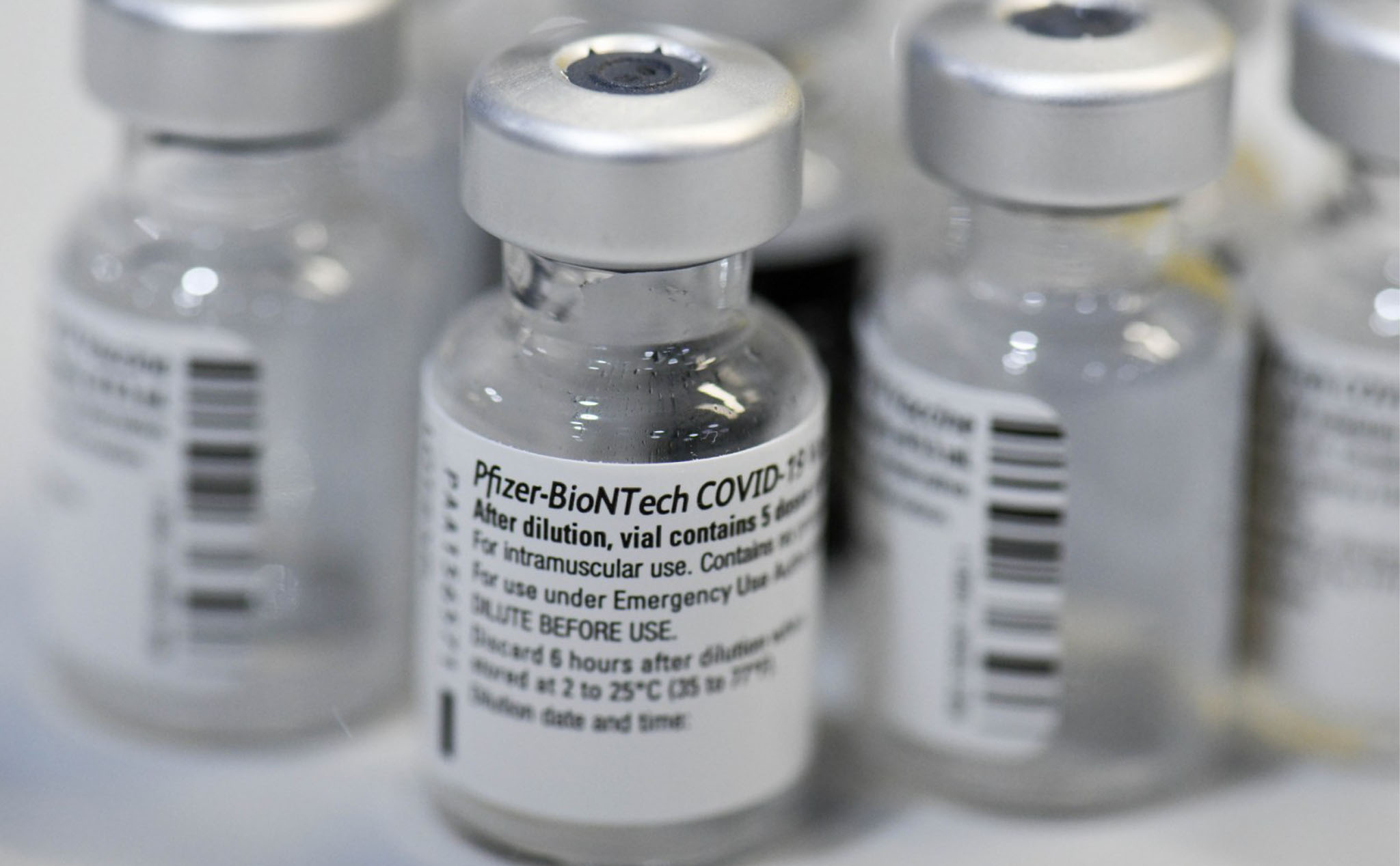 Làm cách nào chỉ mất vài tuần, BioNTech tạo ra được vaccine đặc dụng chống lại biến thể delta?