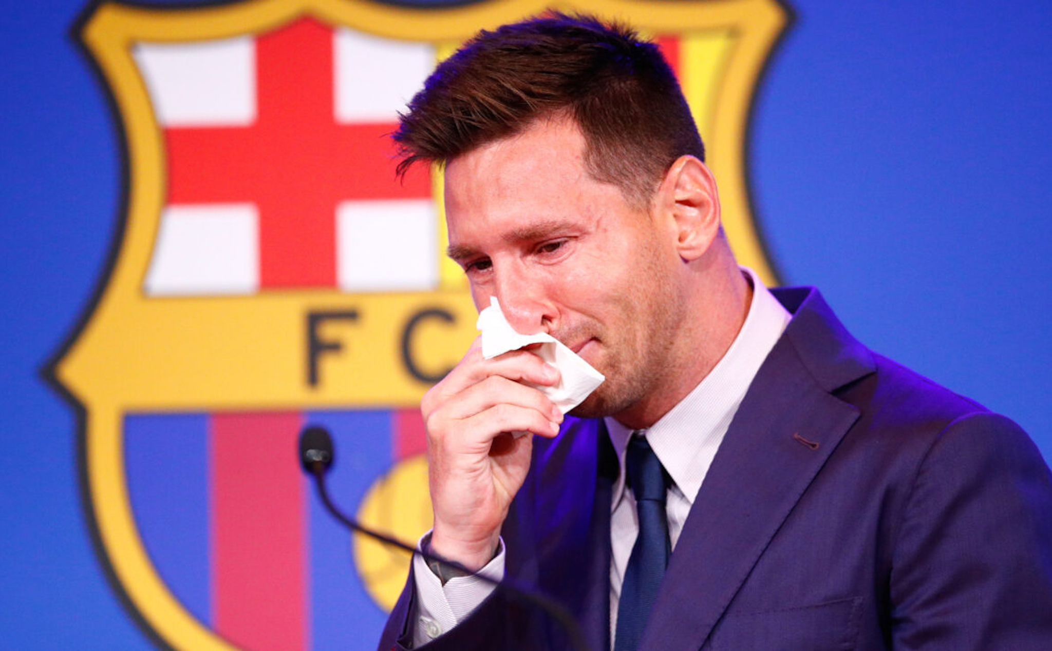 Khăn giấy lau nước mắt của Messi đang được bán đấu giá 1 triệu USD