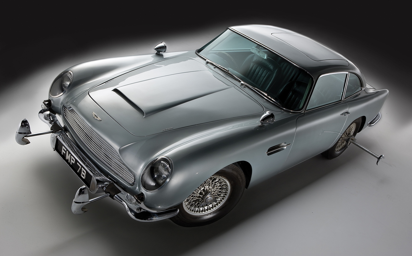 Aston Martin DB5: Chiếc siêu xe nhiều "đồ chơi" được yêu thích nhất của anh chàng điệp viên 007