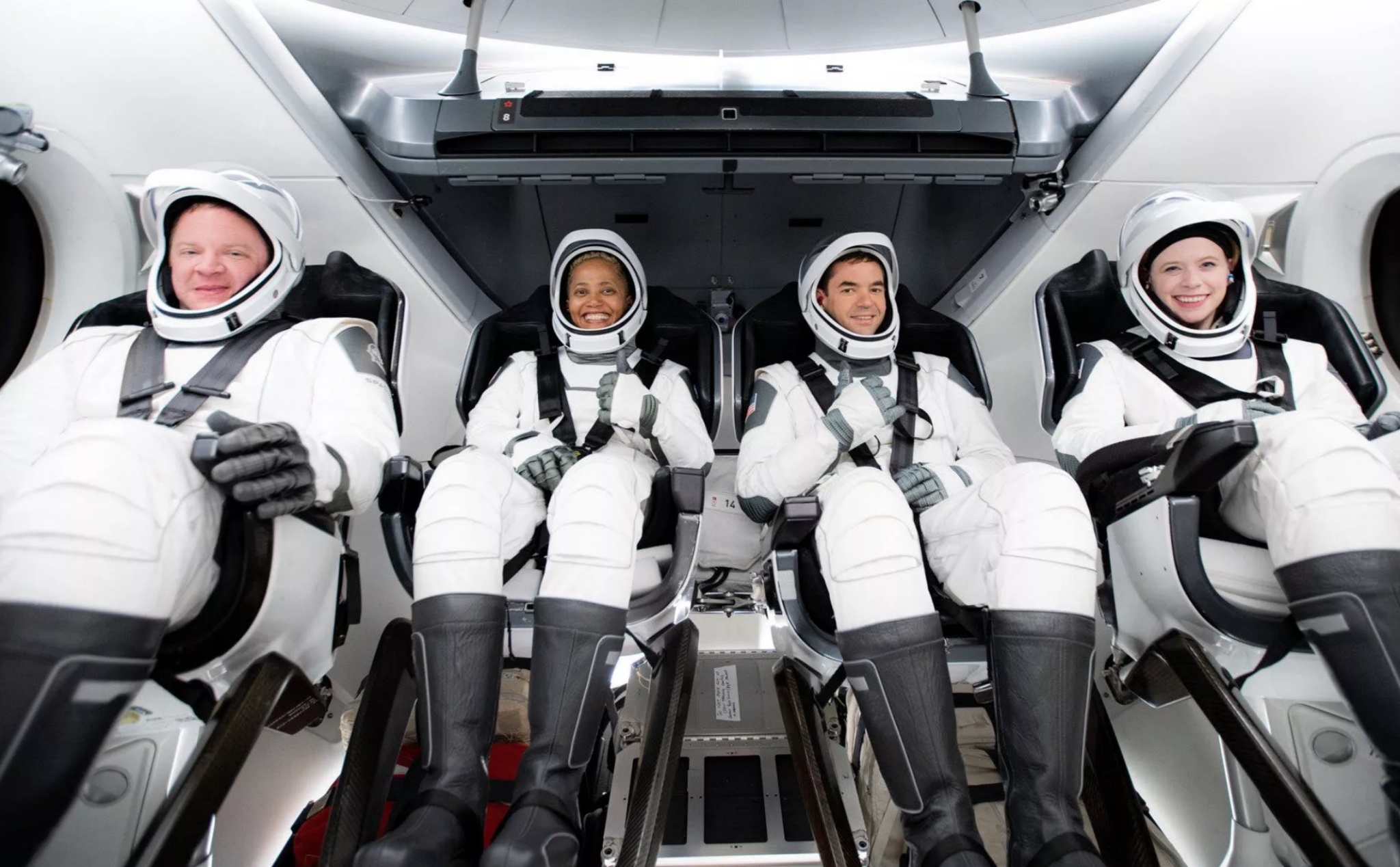 SpaceX vừa đưa thành công 4 người không phải phi hành gia lên quỹ đạo