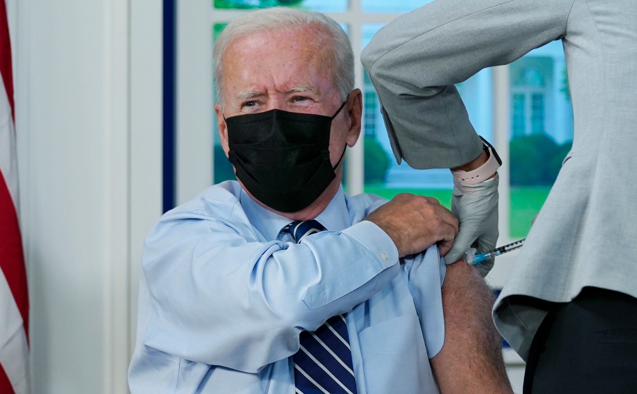 Tổng thống Biden đã tiêm mũi vaccine thứ 3 trước công chúng