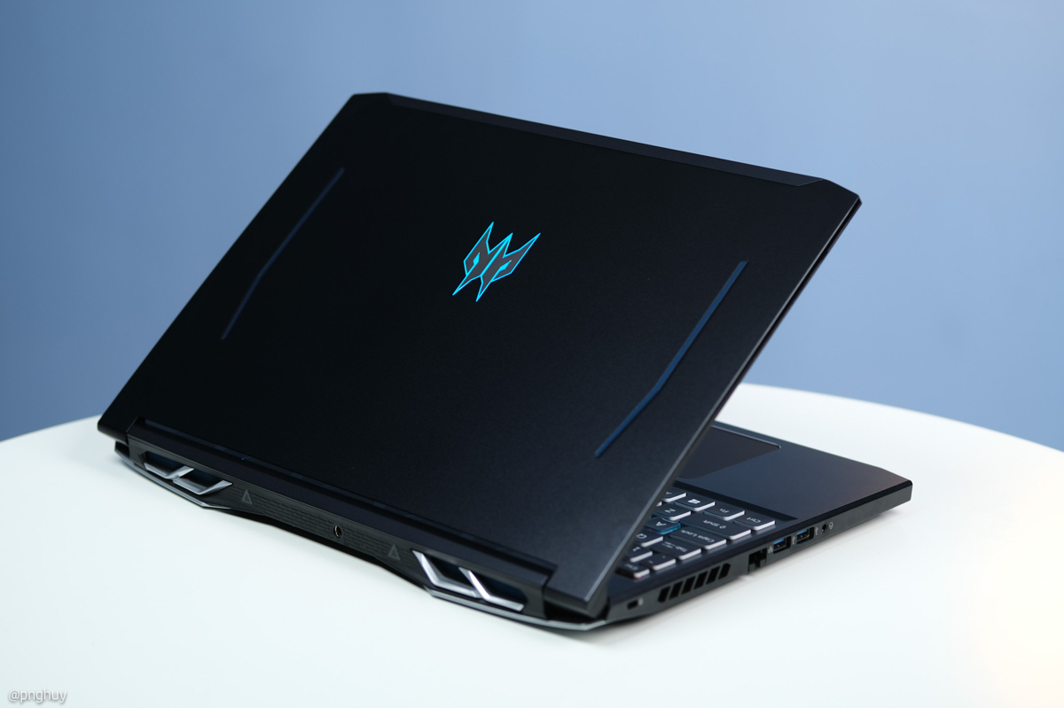 Laptop Acer Predator Helios 300 nhìn cool ngầu