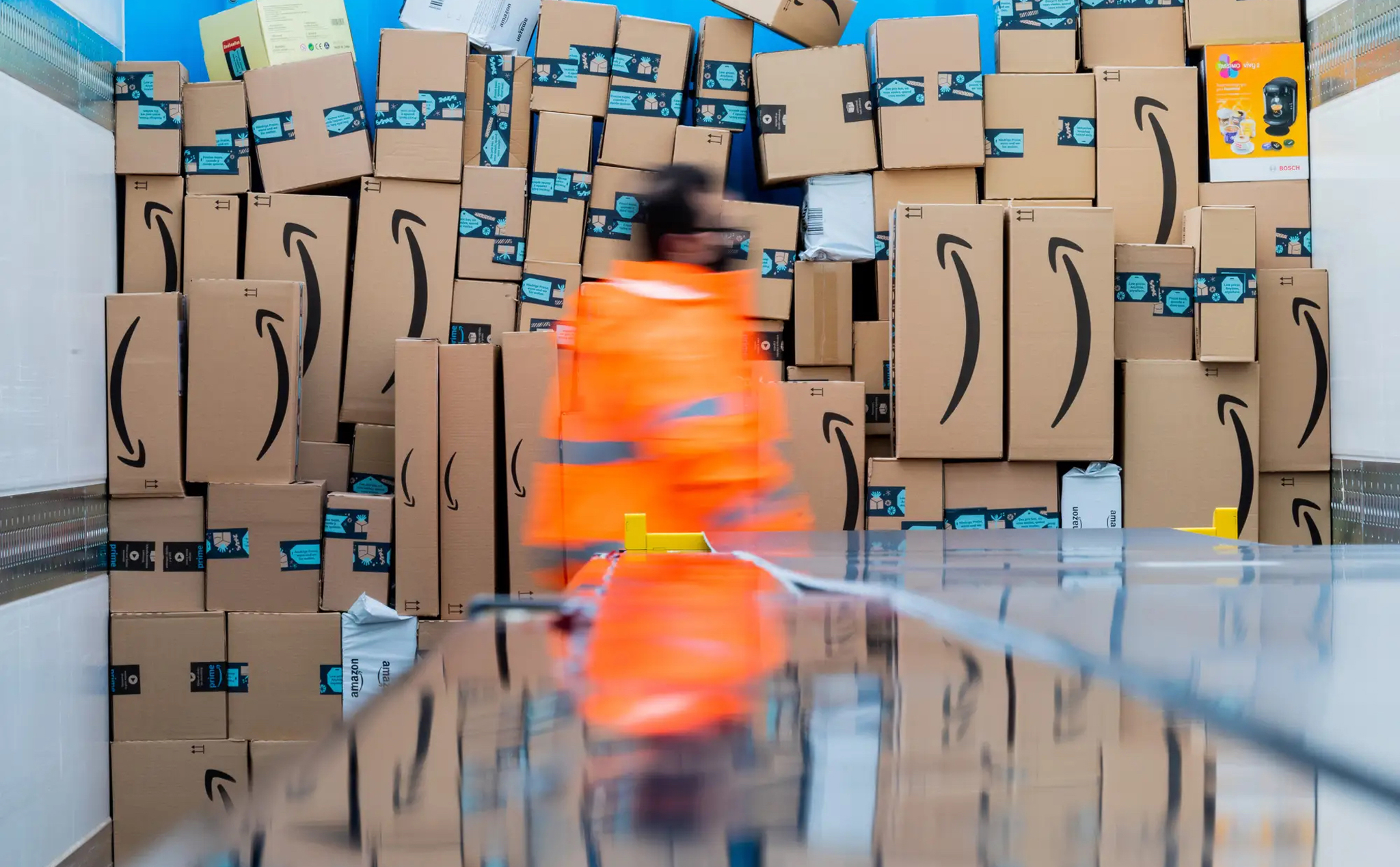 Amazon bị tố chơi bẩn: Sao chép sản phẩm, gian lận tìm kiếm và ưu tiên các sản phẩm "nhà làm"