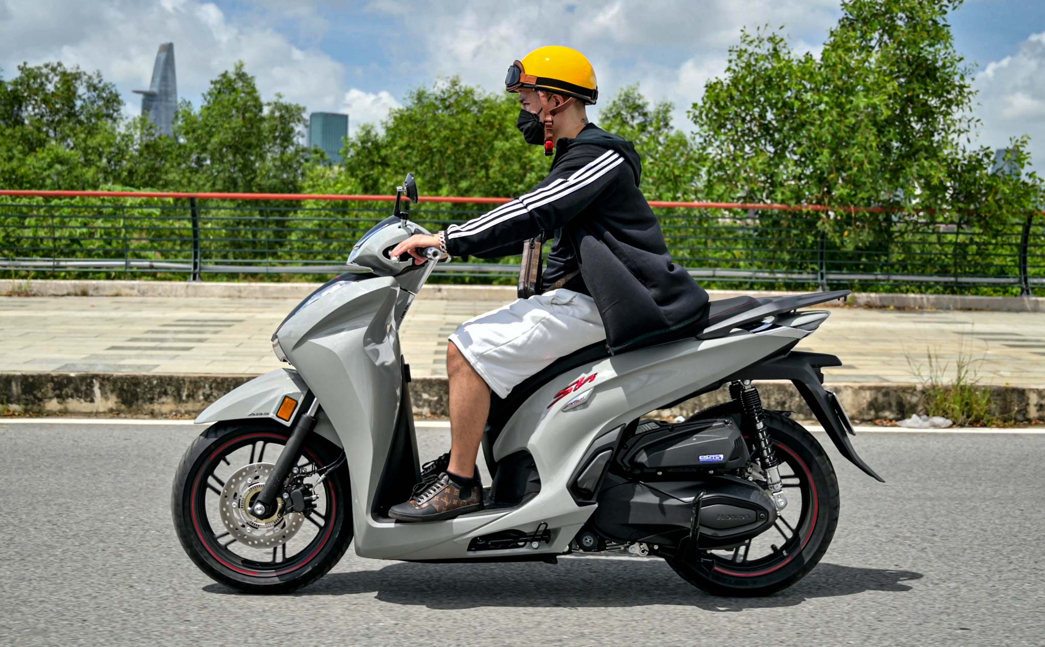Chi tiết Honda Sh350i 2021 Việt Nam: giá gần 200 triệu, chạy đẹp lắm